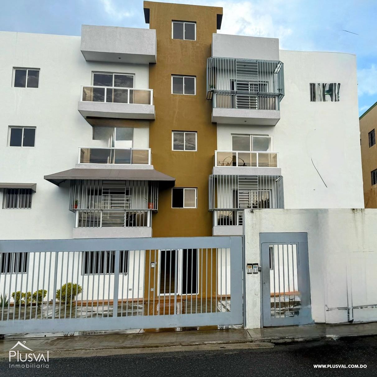 Apartamento de 3 habitaciones en Tropical del Este 482491