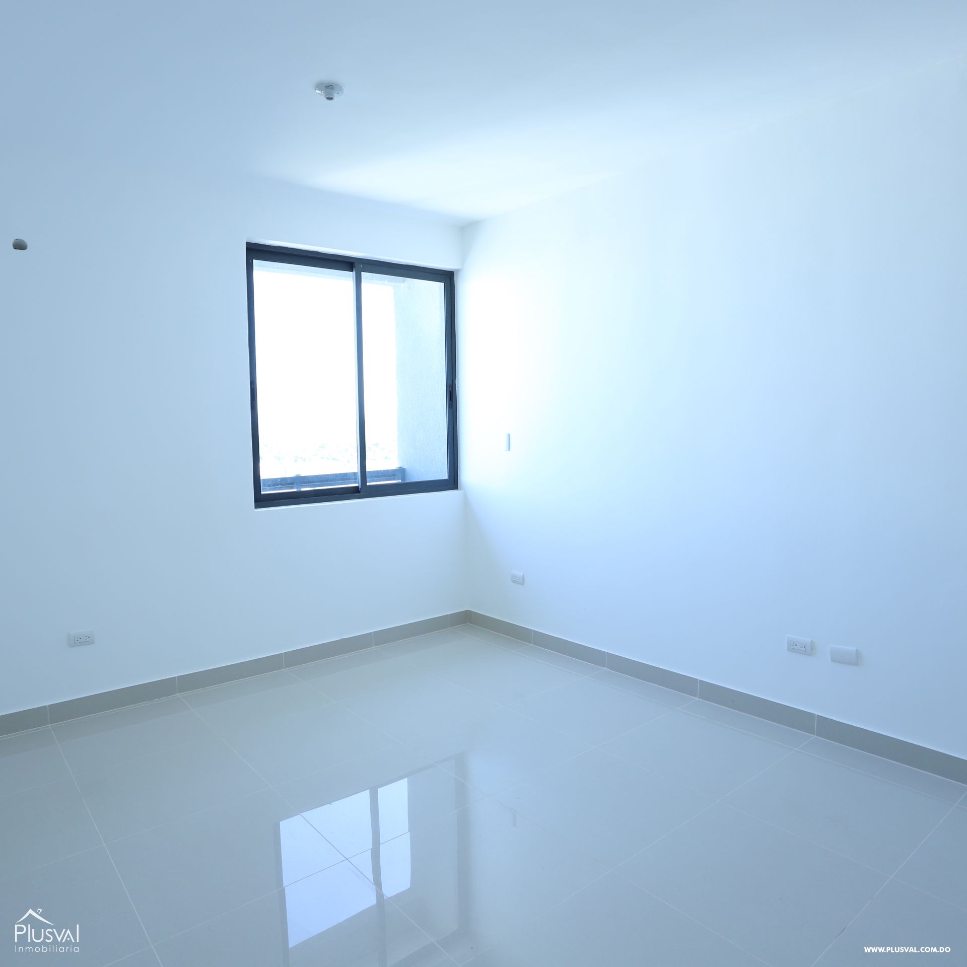 Amplio apartamento en venta en Torre Residencial. 335821