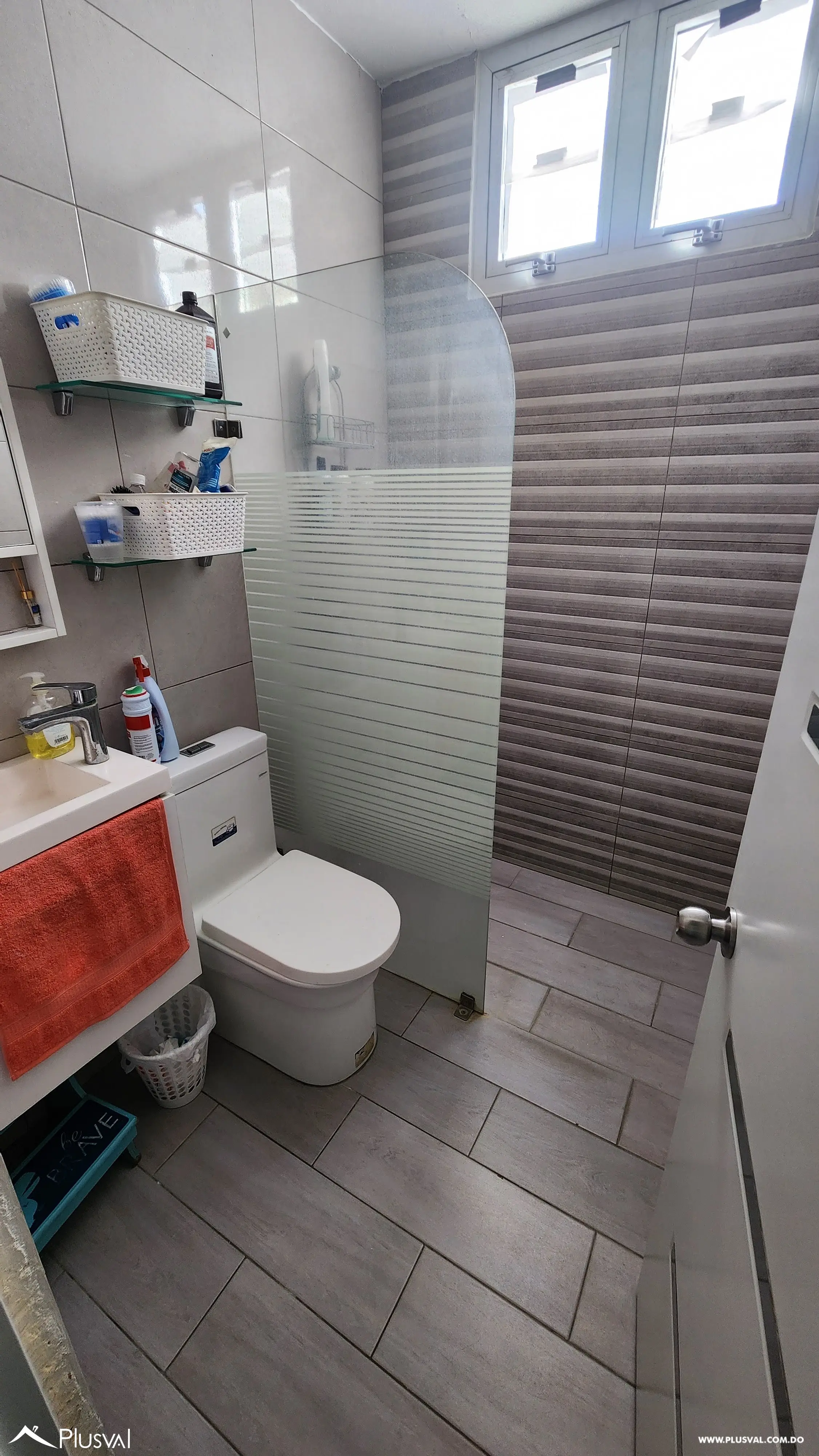 Se vende casa ideal para comercio y/o vivir. 473567