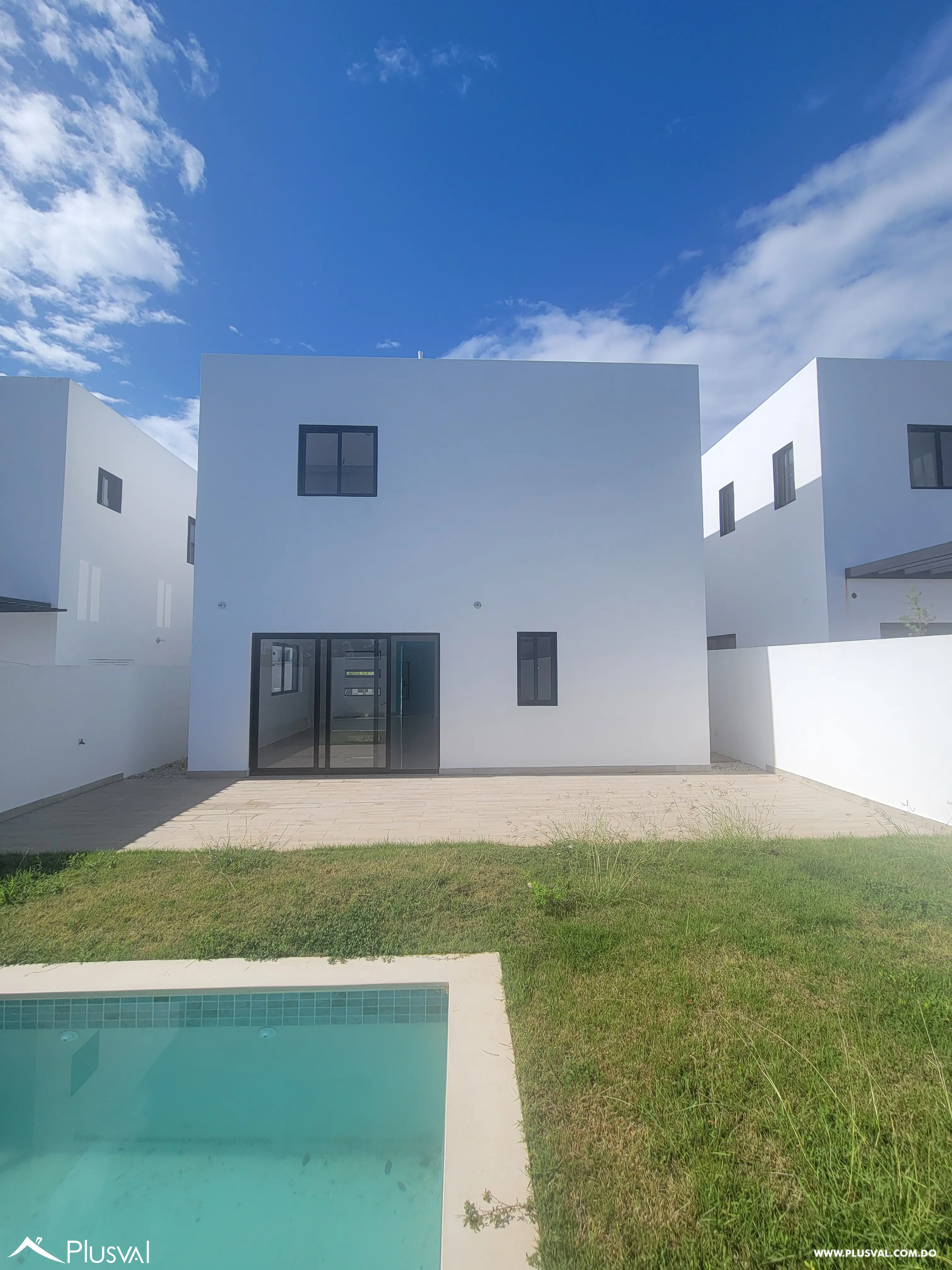 AMPLIA VILLA DE 3 HABITACIONES CON PISCINA Y PATIO EN SECTOR DEL DOWTOWN PUNTA CANA 499586