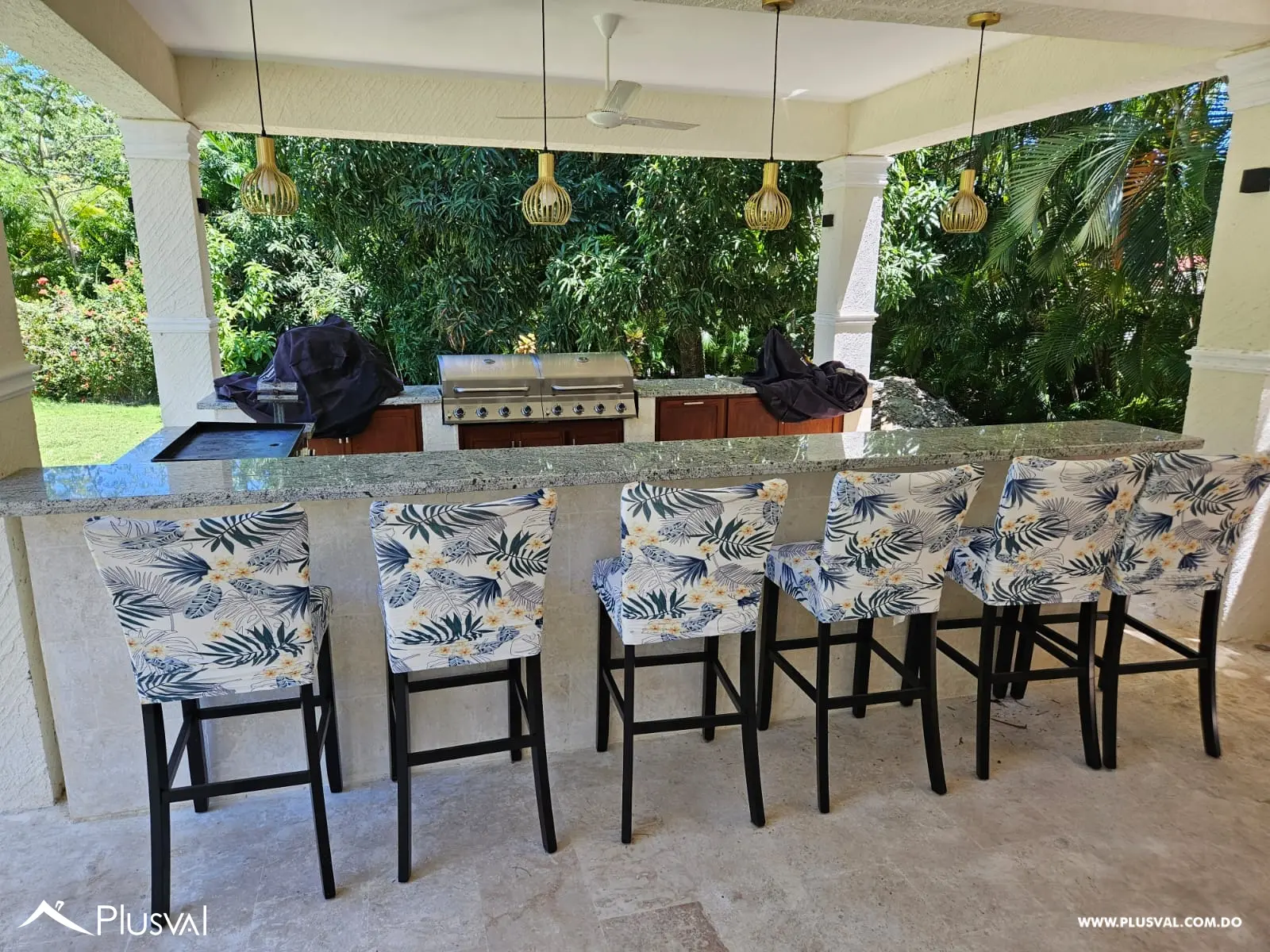¡Invierte en el Paraíso! Villa de Ensueño con Piscina y Amplio Patio 510099