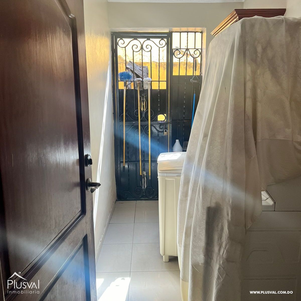 Casa en venta en Santo Domingo Este, mas una segunda casa con jacuzzi en el segundo piso. 381774