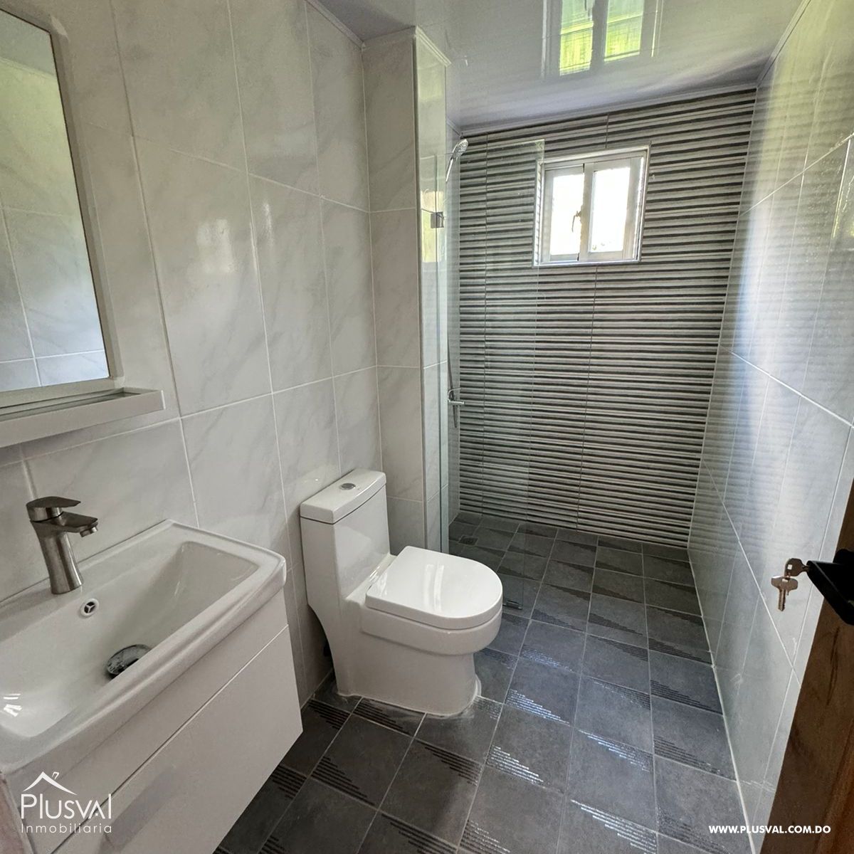 Excepcional Apartamento en exclusivo sector y privado con la privacidad y un encantador patio en el Segundo nivel, Estilo terraza en Santiago 340715