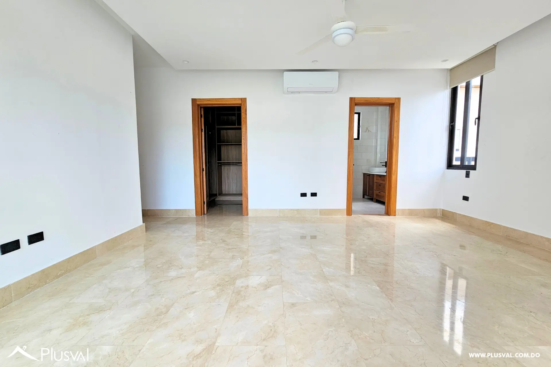 Casa en Residencial Cerrado en Alquiler con Línea Blanca en Arroyo Hondo 509174