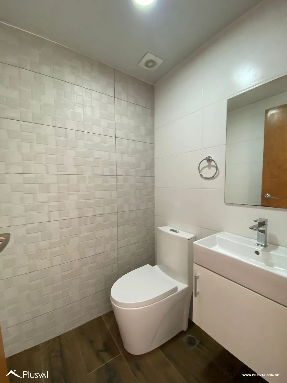 Amplio apartamento para alquiler en Evaristo Morales. 472759