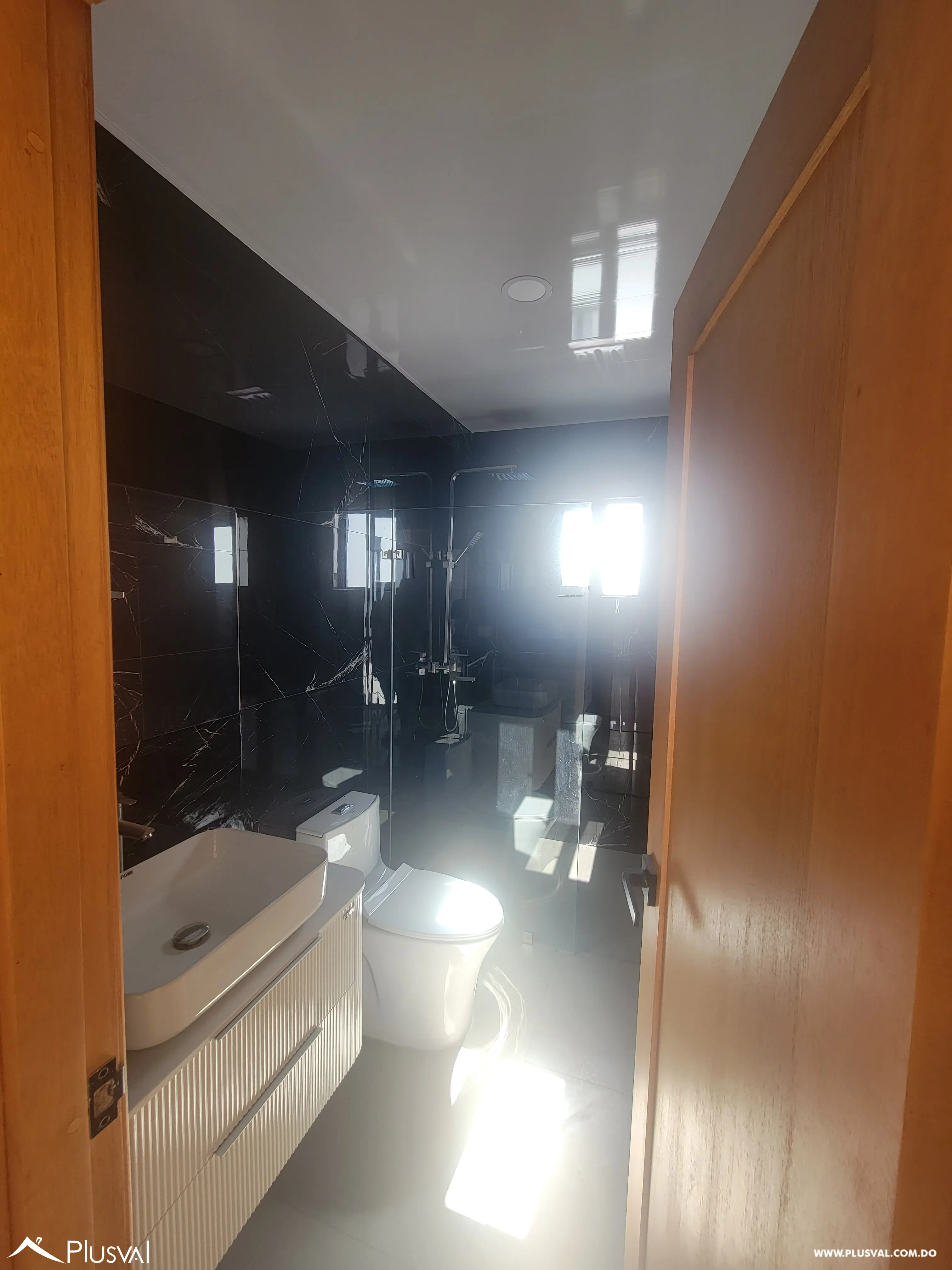 AMPLIA VILLA DE 3 HABITACIONES CON PISCINA Y PATIO EN SECTOR DEL DOWTOWN PUNTA CANA 499574