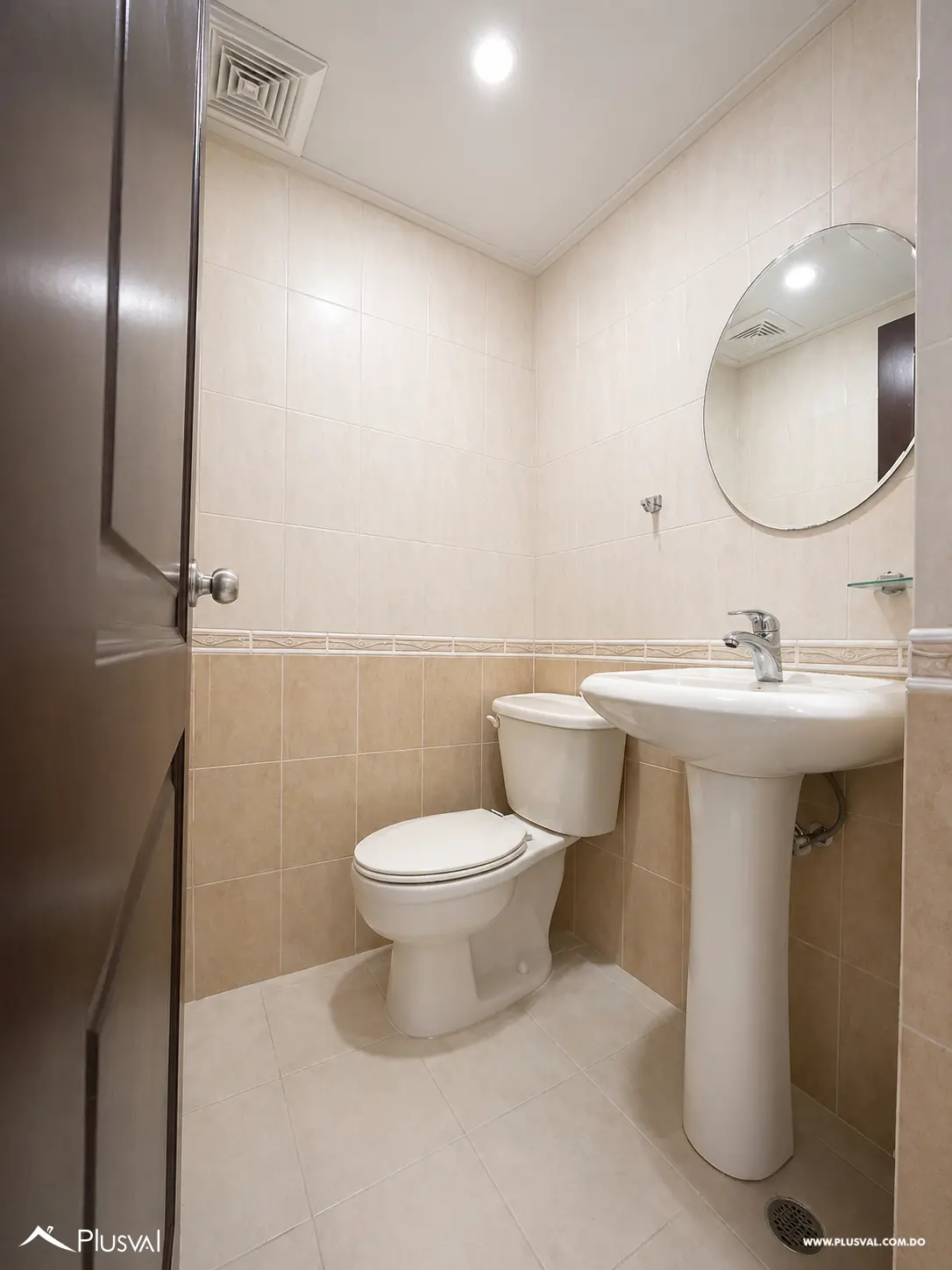 Venta de apartamento en primer nivel en Gazcue 502051