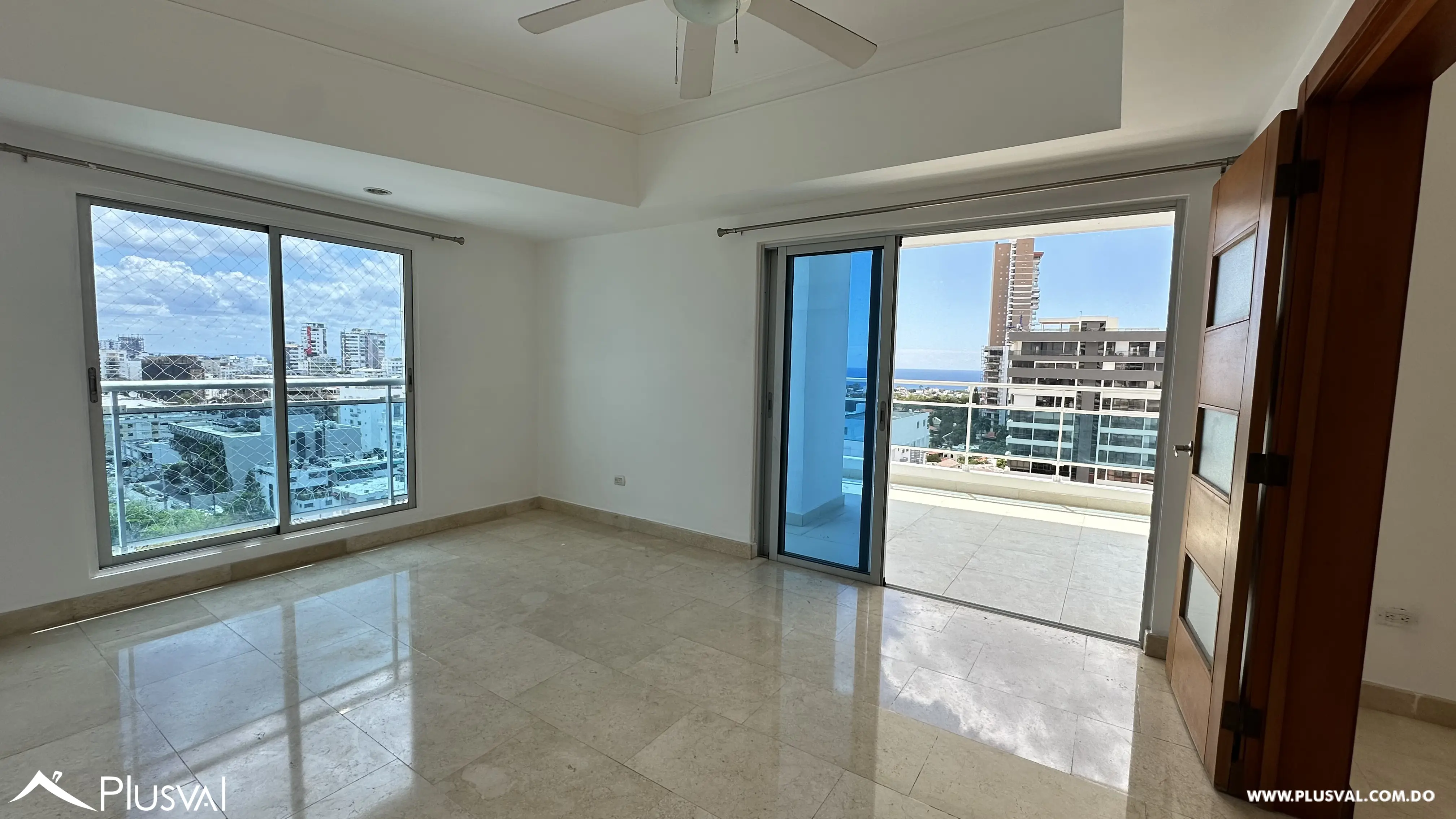Apartamento en venta de 3 habitaciones con vista al mar en Avenida Enriquillo, piso alto y 3 parqueos 499602