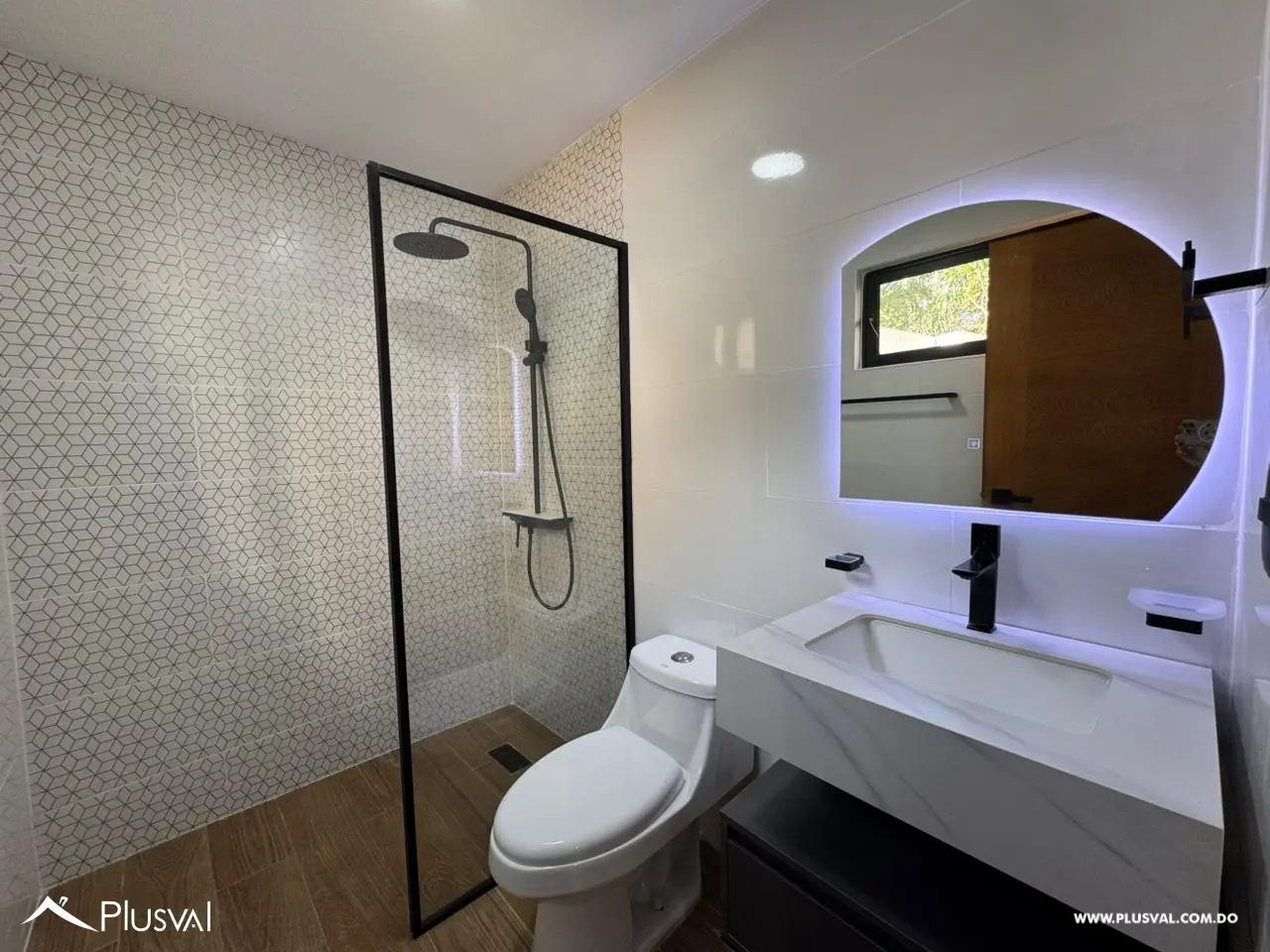 Apartamento en primer nivel con patio y balcón frontal en Cabarete 483713