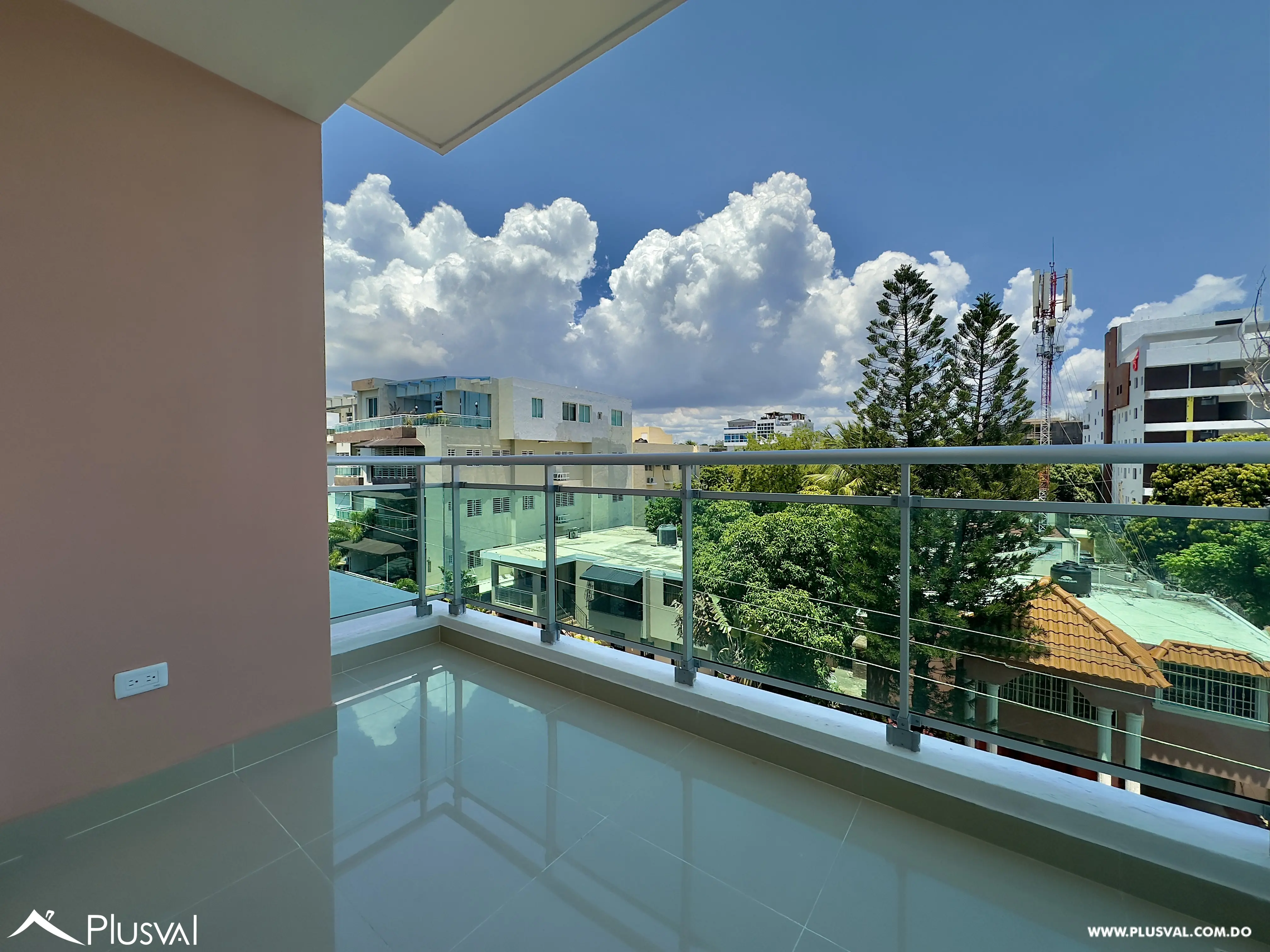 Apartamento en alquiler de 3 habitaciones en Urbanización Tropical 459781