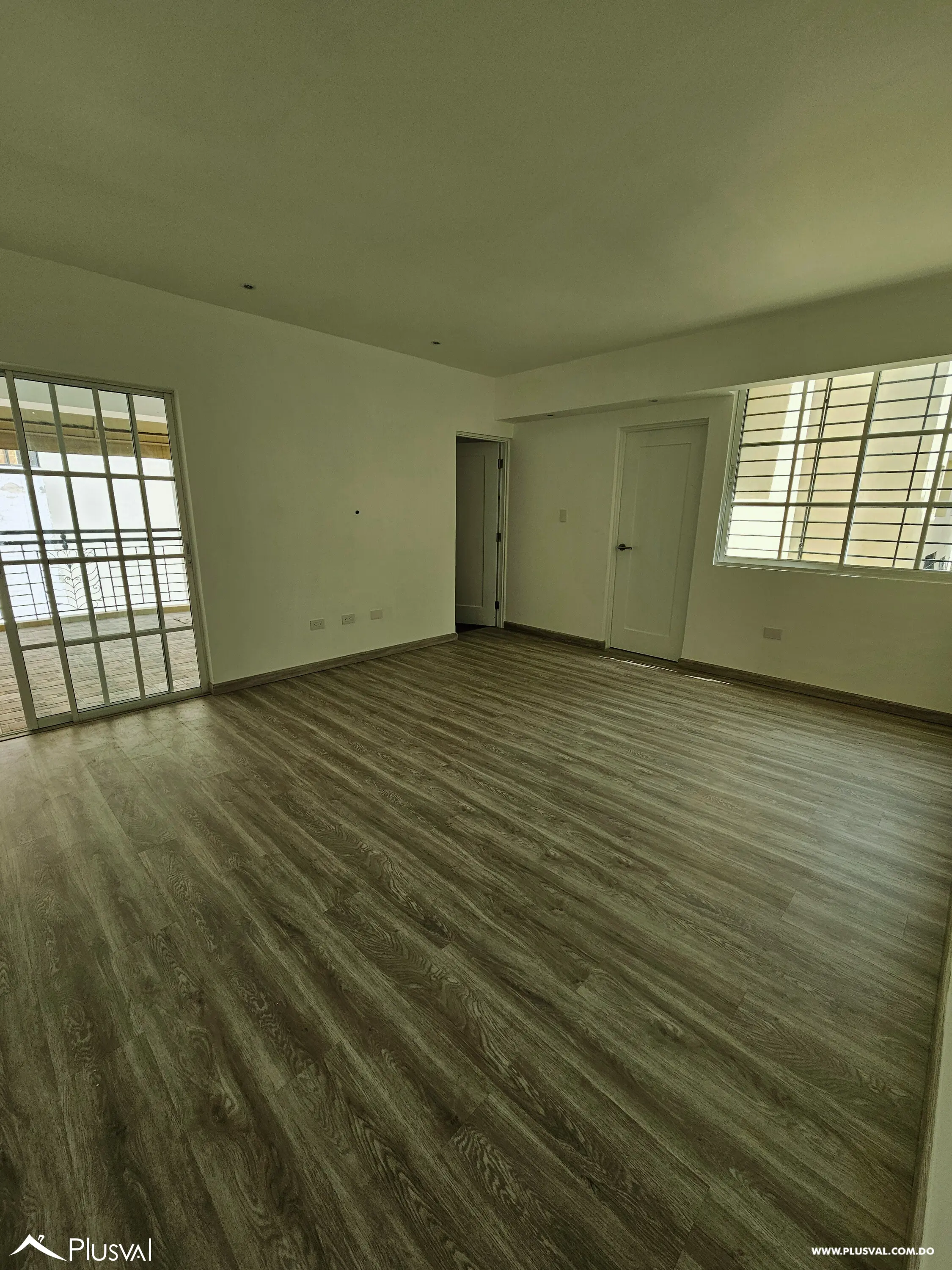 Apartamento con hermosa vista desde el balcón de la habitación principal. 490459