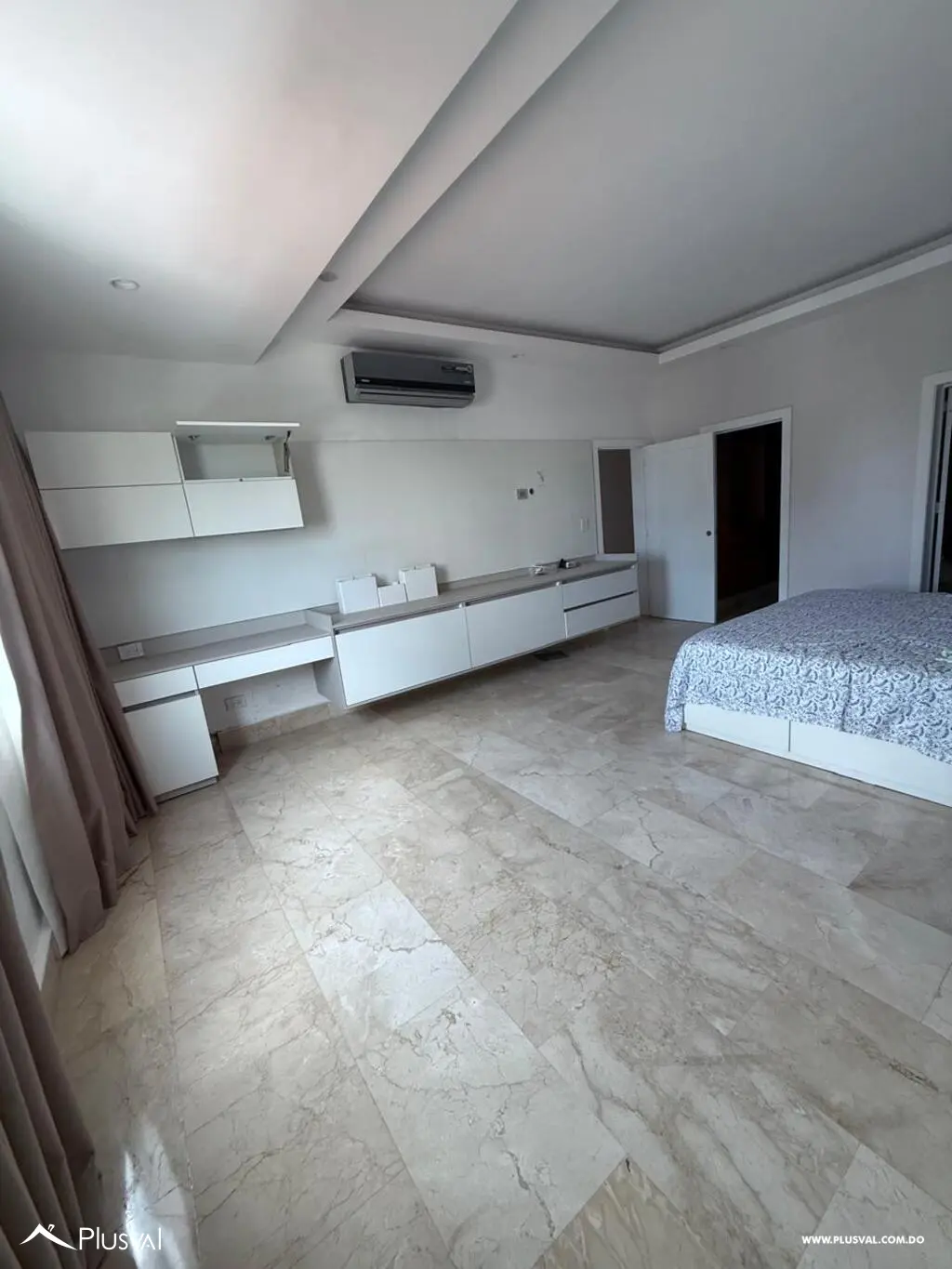 Apartamento en venta en Los Cacicazgos de 3 habitaciones con terraza y 5 parqueos 453988