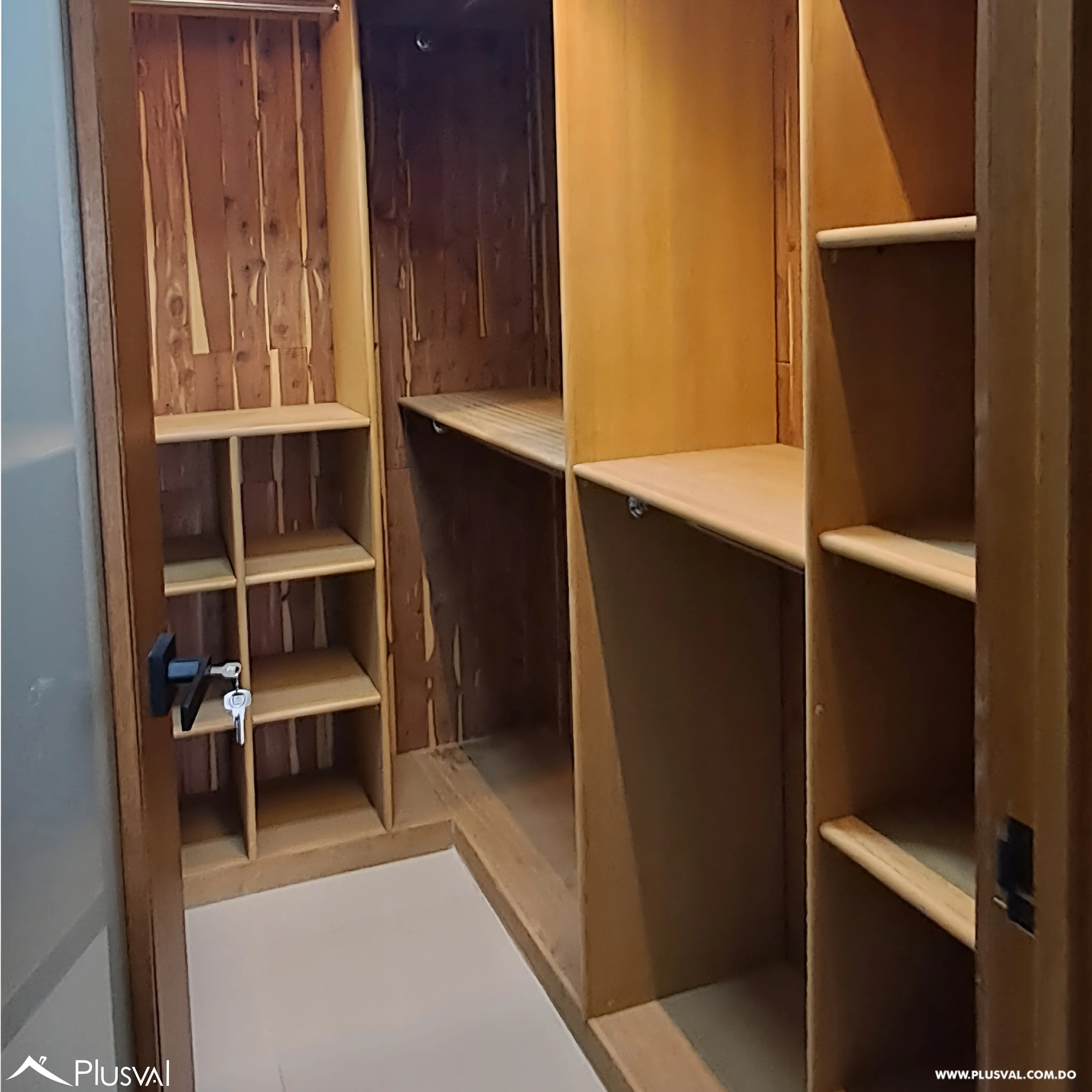 Apartamento en alquiler  con línea blanca en Evaristo Morales. 527012