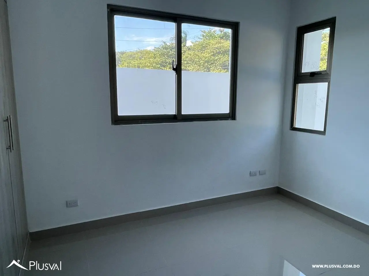 Apartamento en 1er Nivel con Tres Habitaciones y Family Room en La Vega 524724