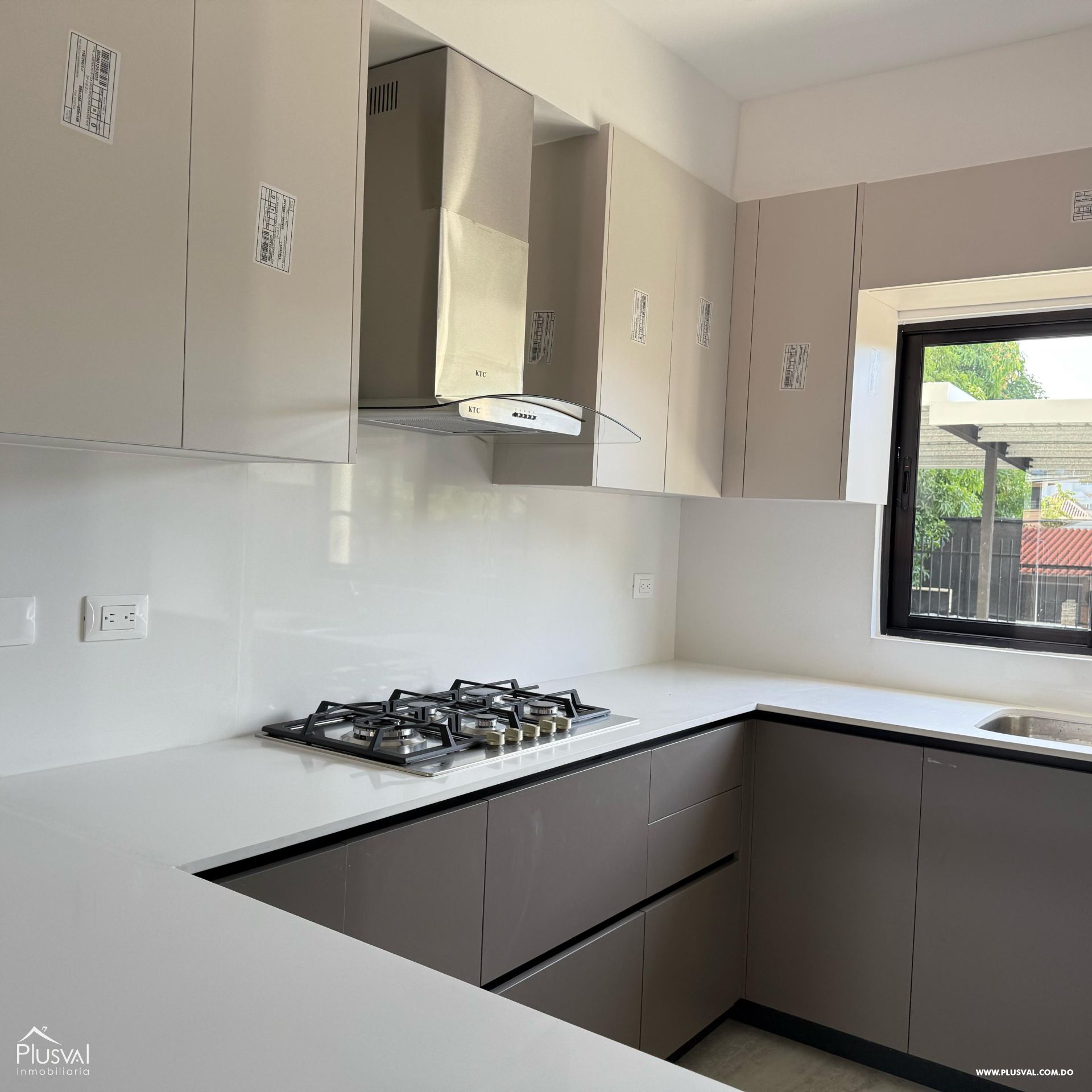 Apartamentos en torre moderna en La Moraleja 418982