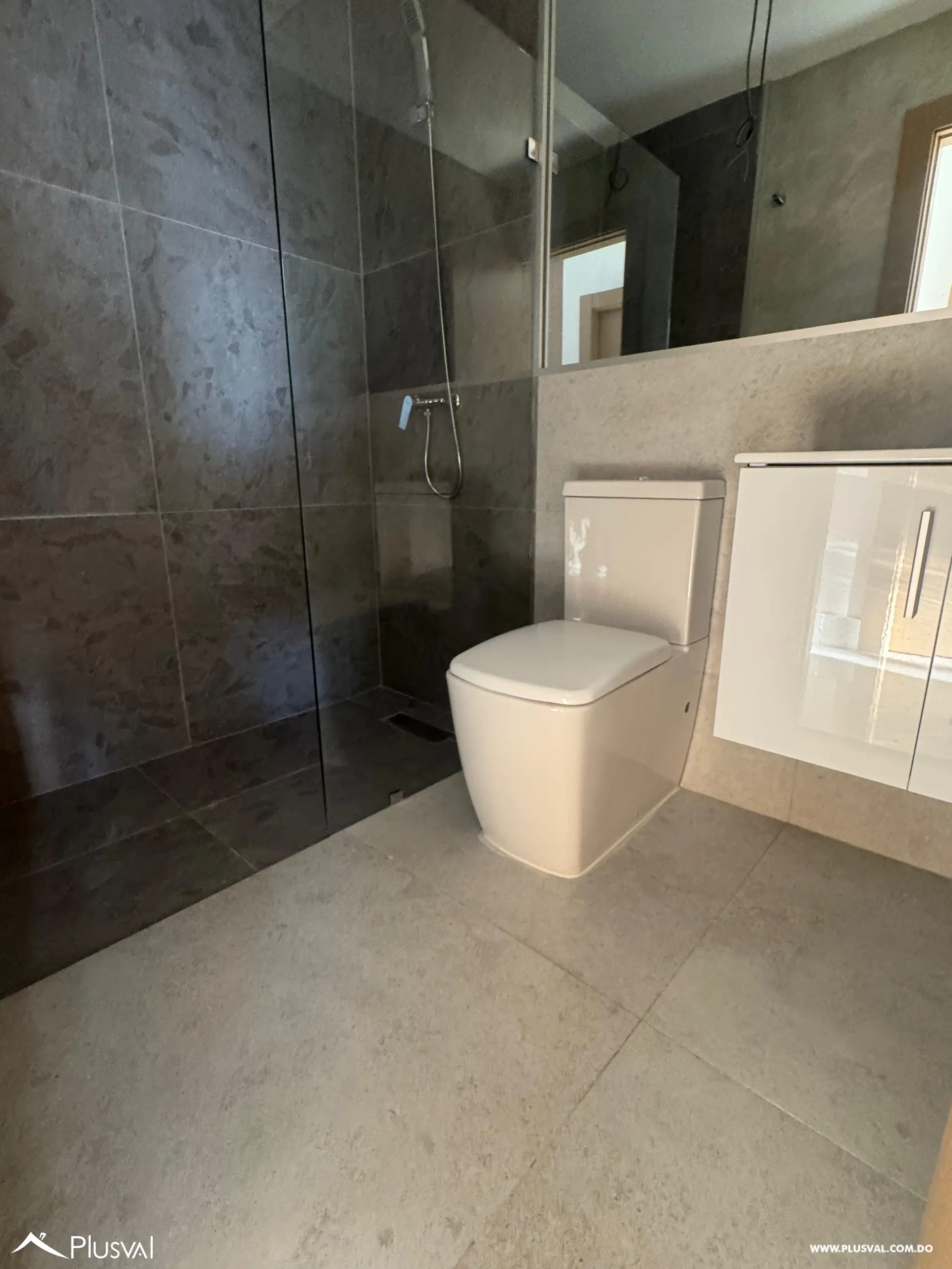 Alquiler de apartamento con linea blanca en torre de lujo en Gazcue 482248