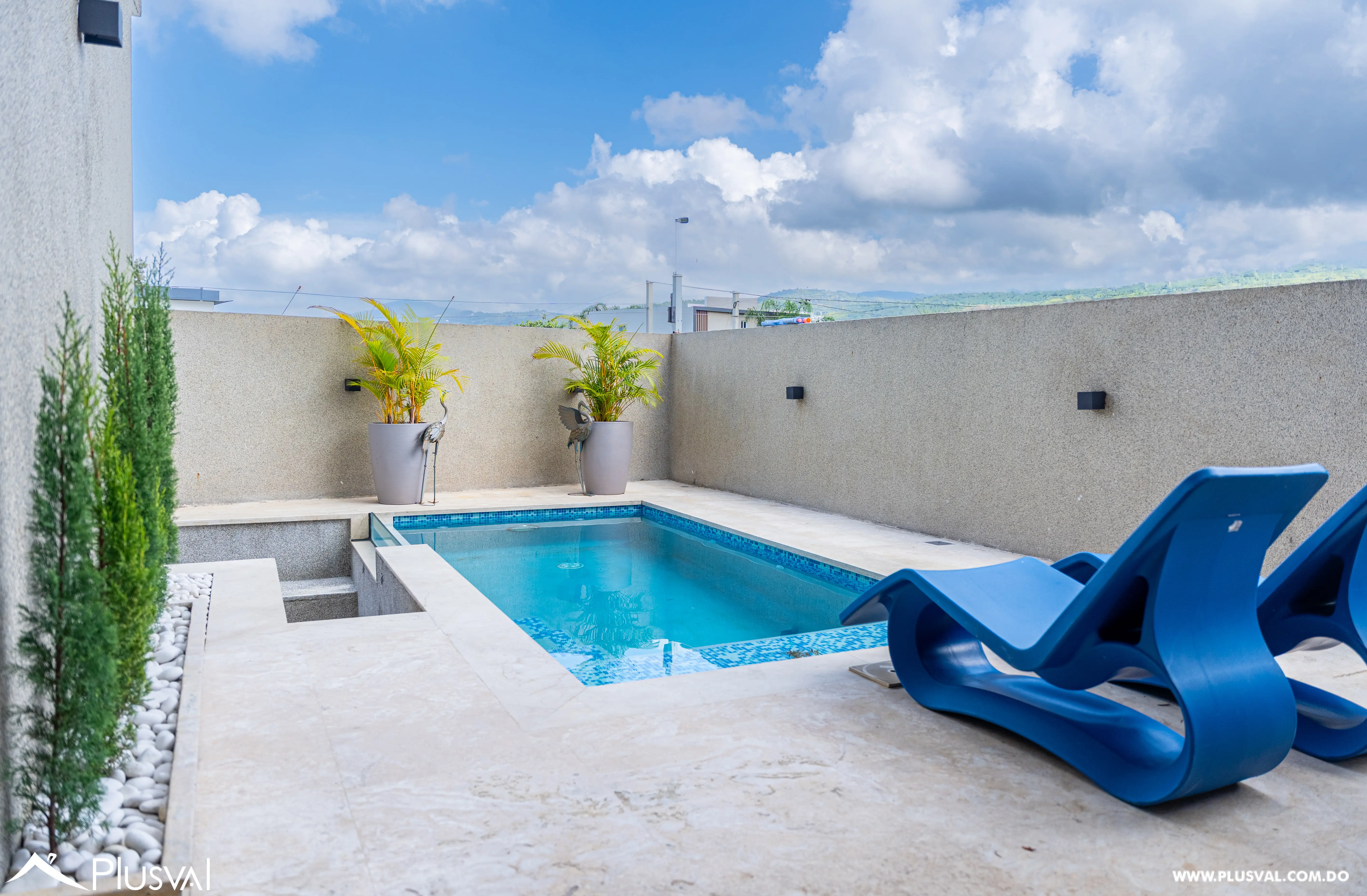 Lujosa Casa en Venta de Tres Niveles en Llanos de Gurabo 520327