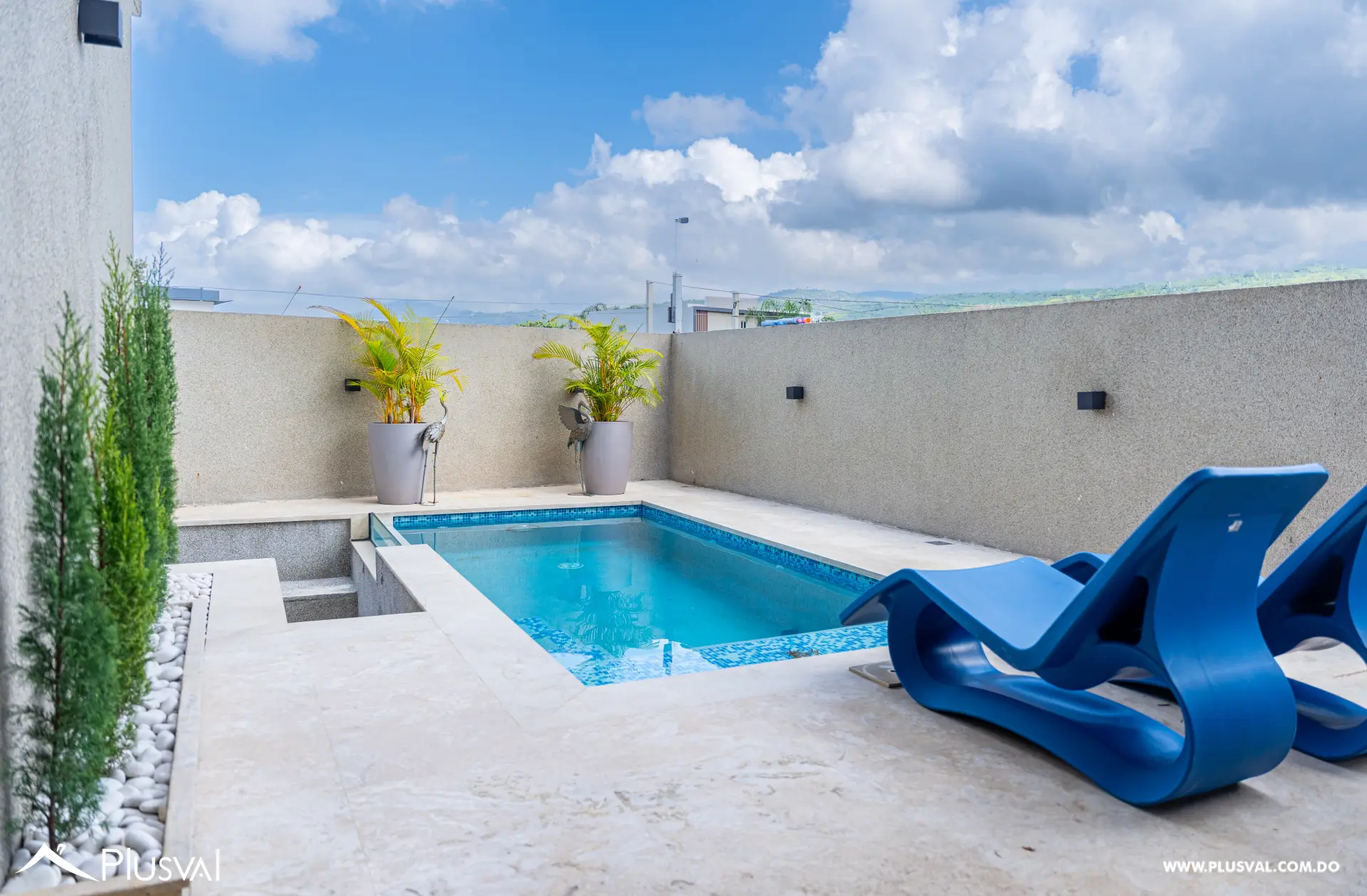 Lujosa Casa en Venta de Tres Niveles en Llanos de Gurabo 520327