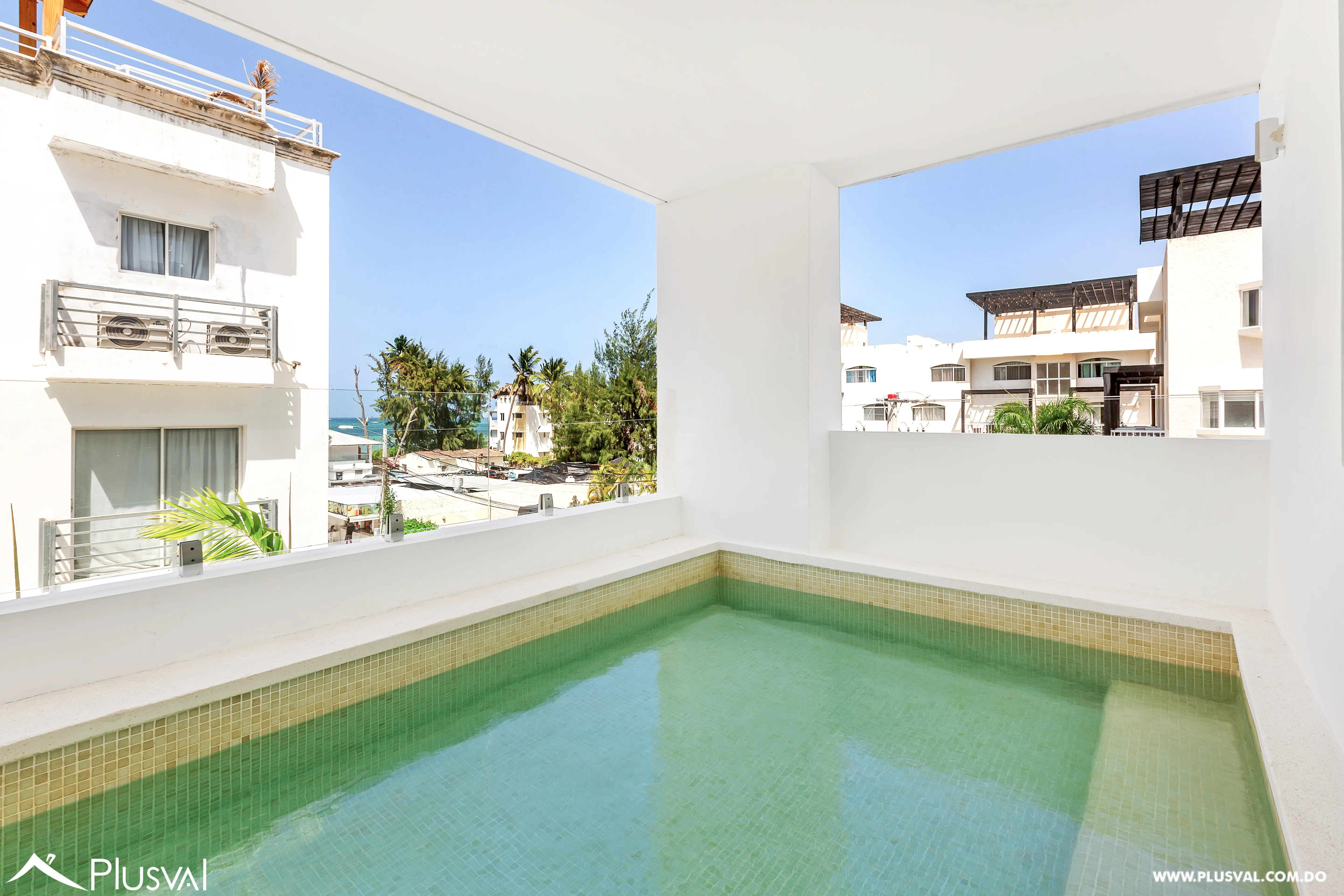 Apartamento frente al mar con terraza y jacuzzi privado en Los Corales, Bávaro 487753