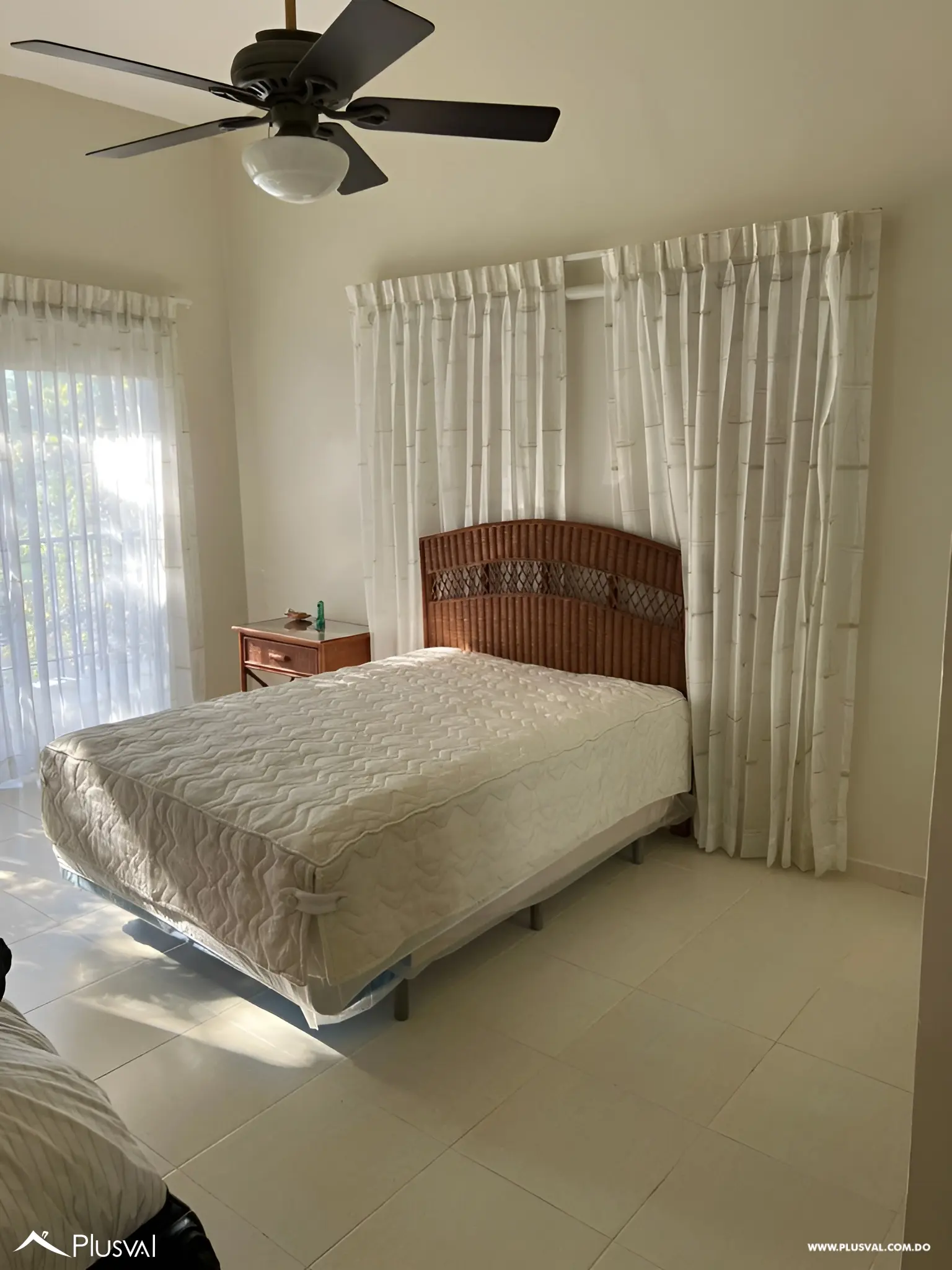 Apartamento Amueblado con Vista al Paisaje y Acceso a Playa en Exclusivo Residencial 491994