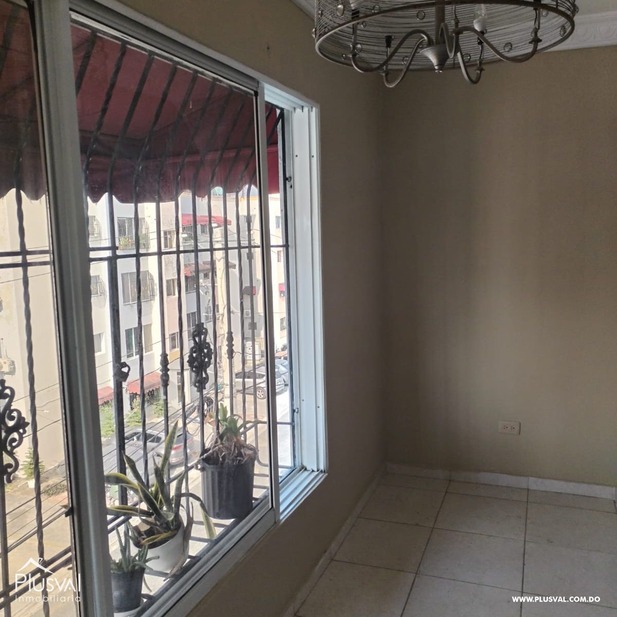 Amplio apartamento con 3 habitaciones más cuarto de servicio. 350144