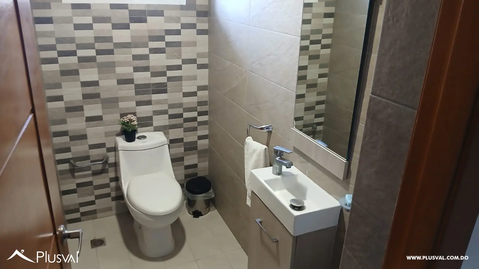 Amplio apartamento de 3 habitaciones en Altos de Arroyo Hondo III. 453423