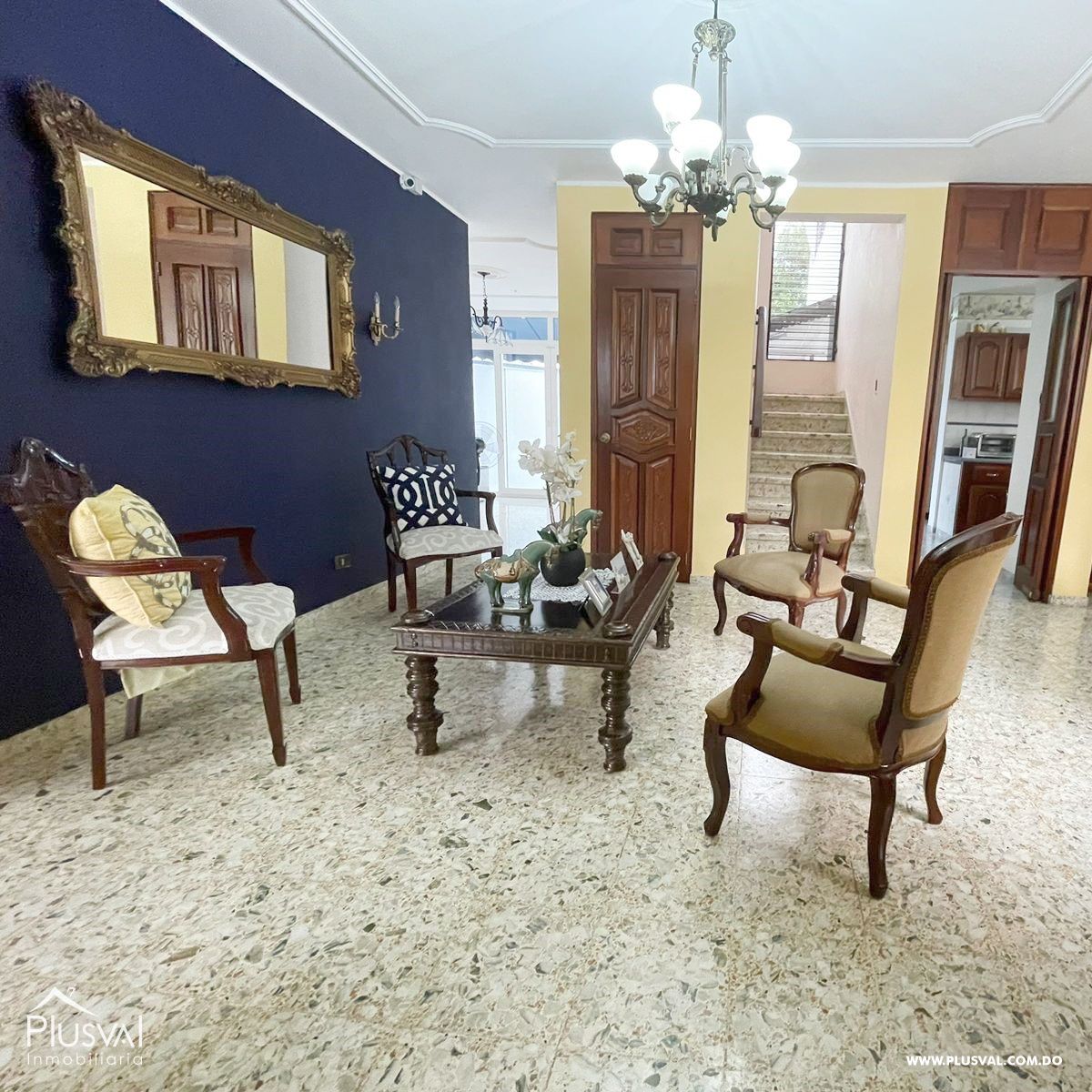 Hermosa casa con amplio patio, ubicada en zona privilegiada de Santiago. 290670