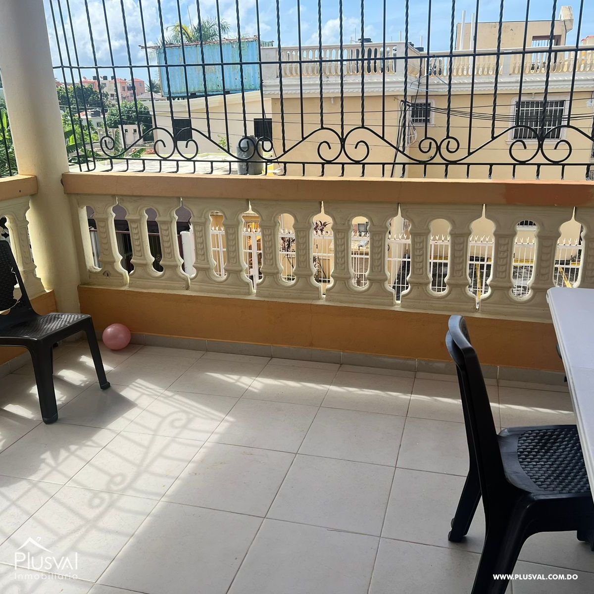 Casa en venta en Santo Domingo Este, mas una segunda casa con jacuzzi en el segundo piso. 381778
