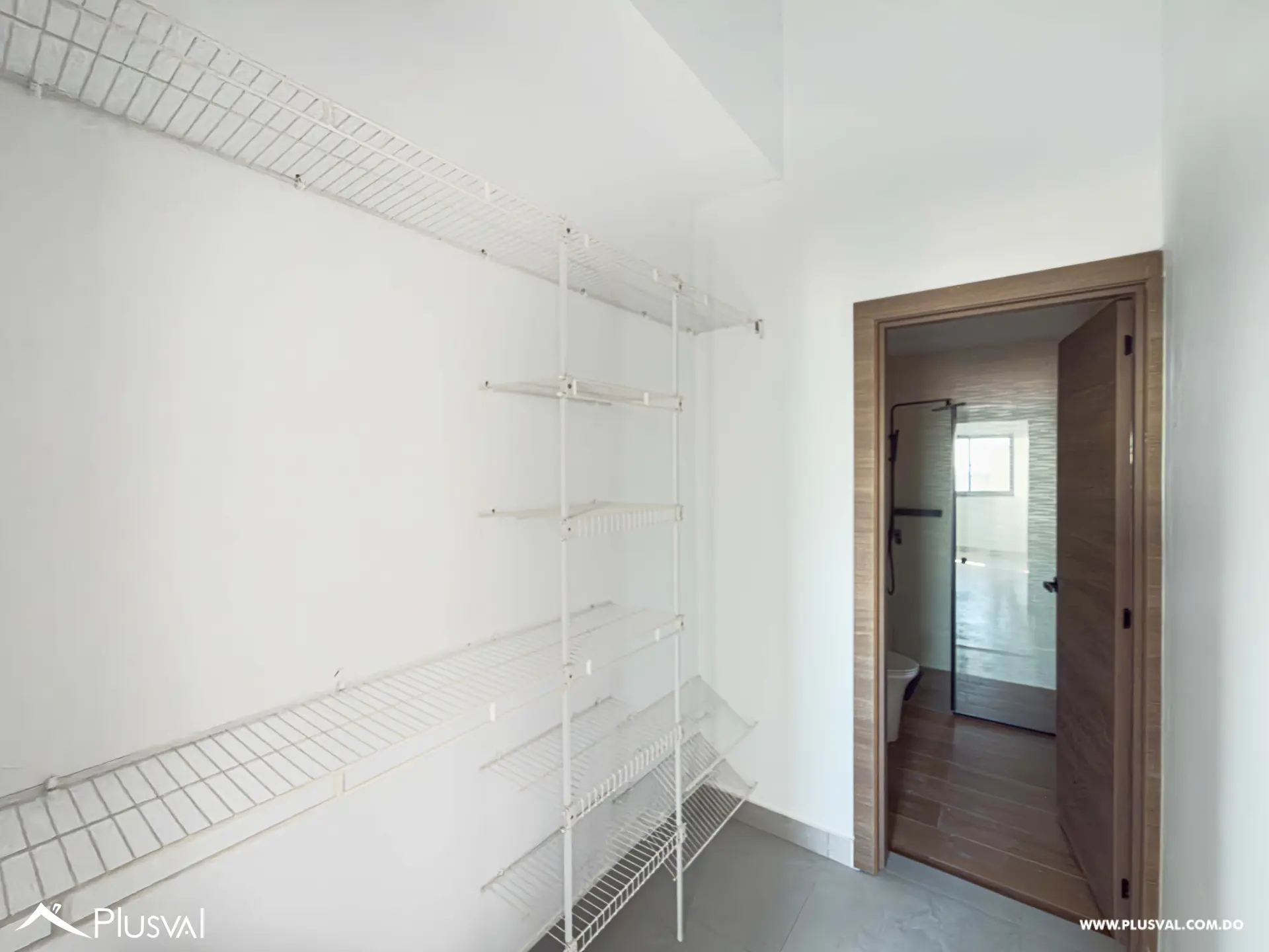 Apartamento de 1 Habitación en Venta en Naco – Piso 13 con Línea Blanca y Amenidades 490977