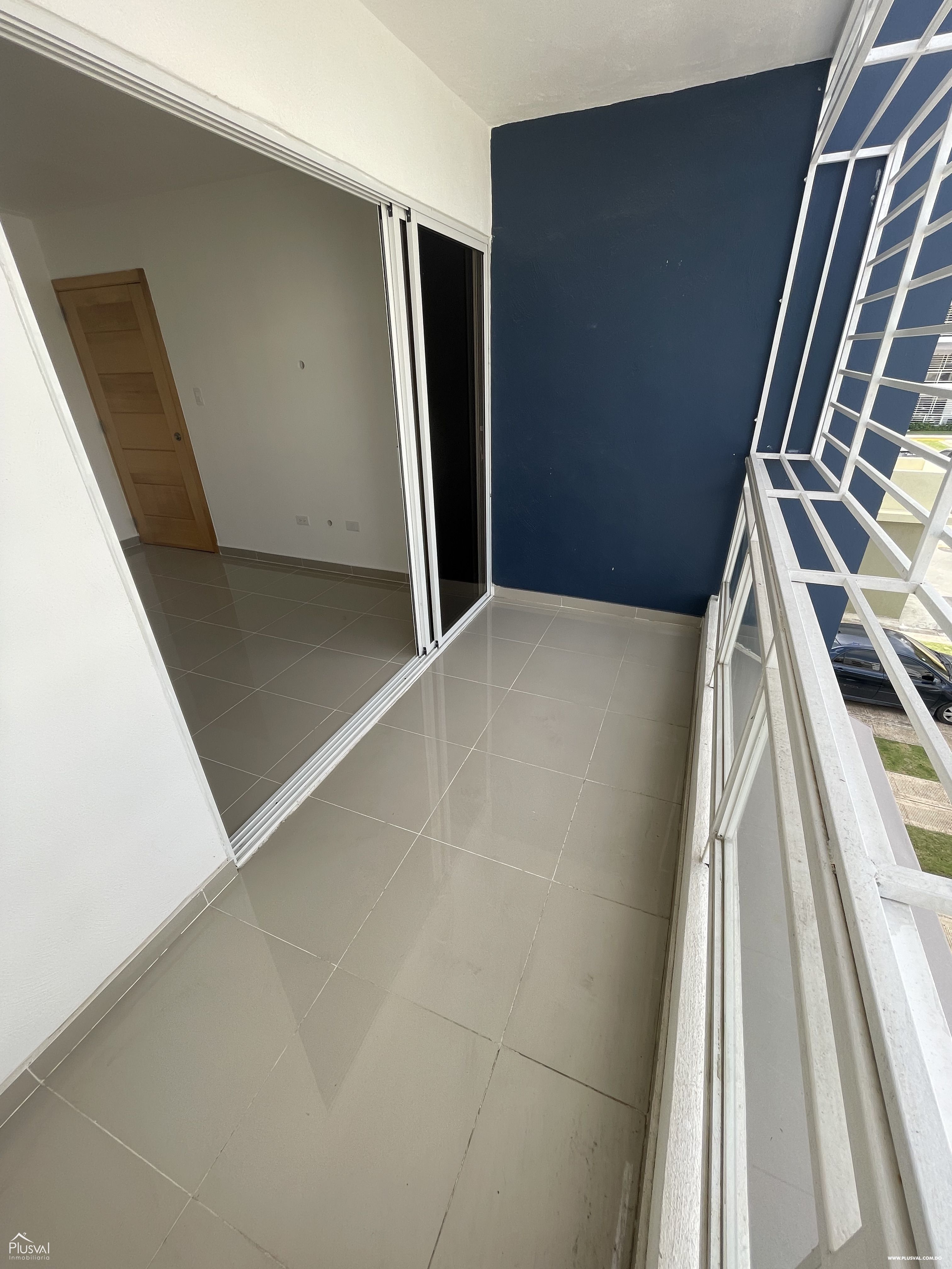 Amplio apartamento en alquiler en Av. República de Colombia 374606