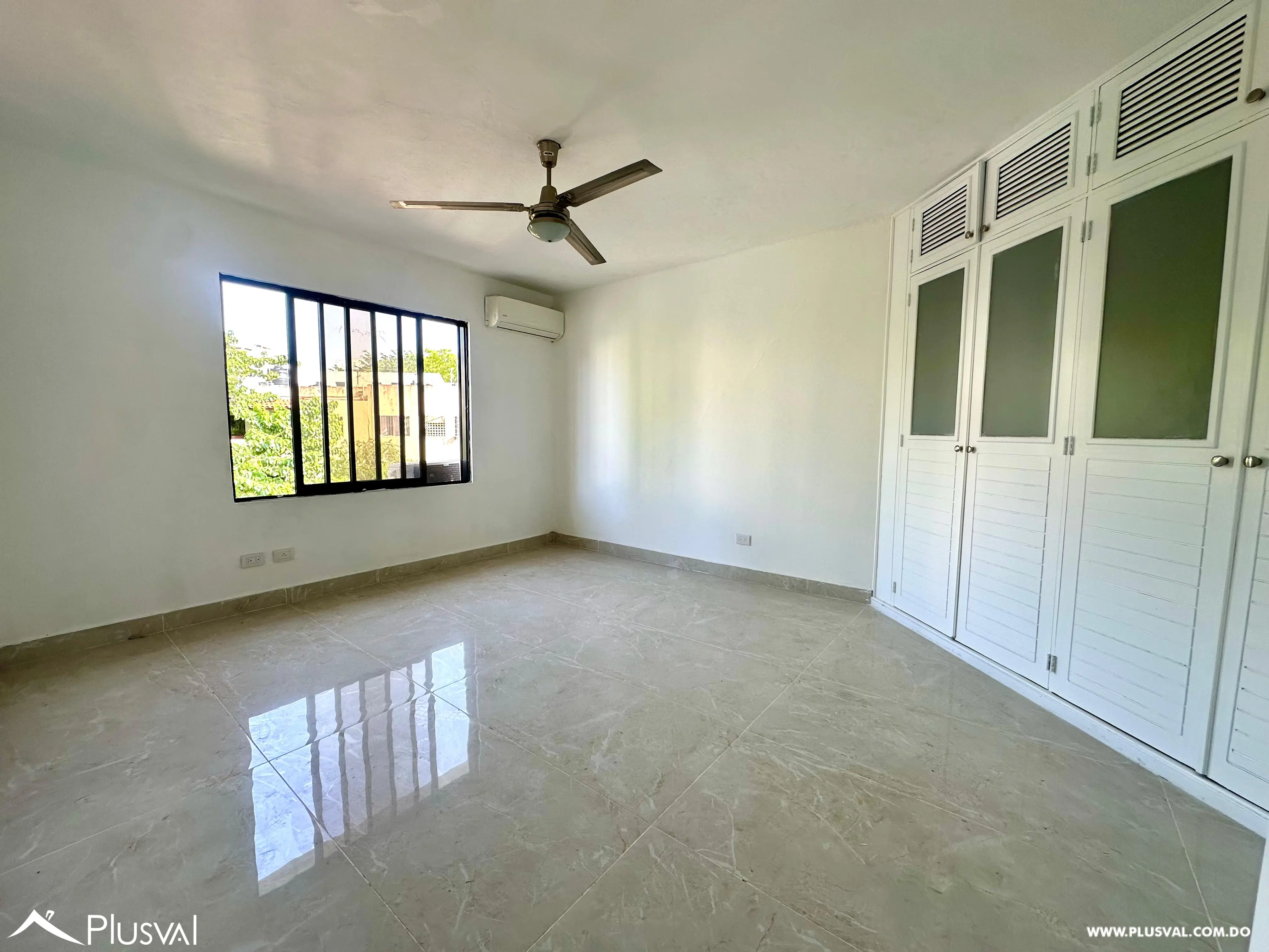Apartamento de 3 habitaciones en Evaristo Morales 525959