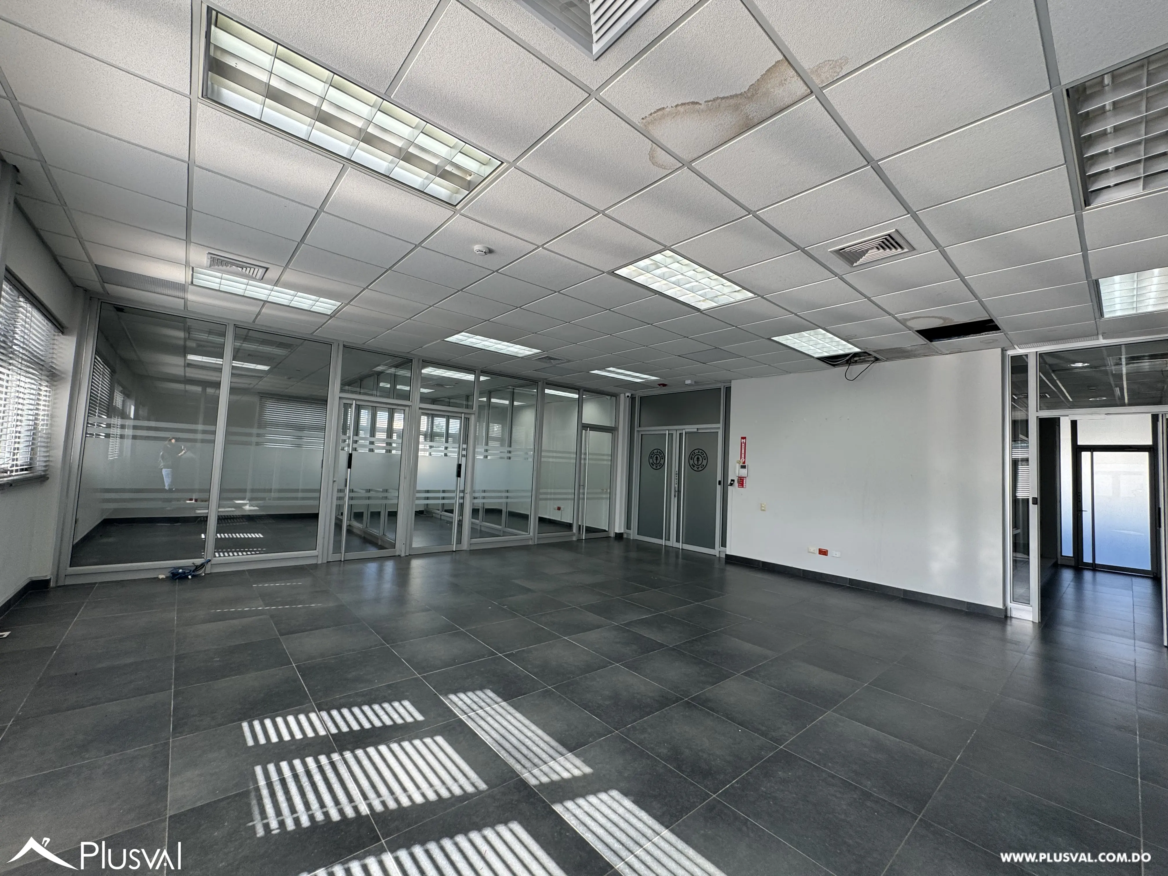 Edificio Comercial En Alquiler 496928