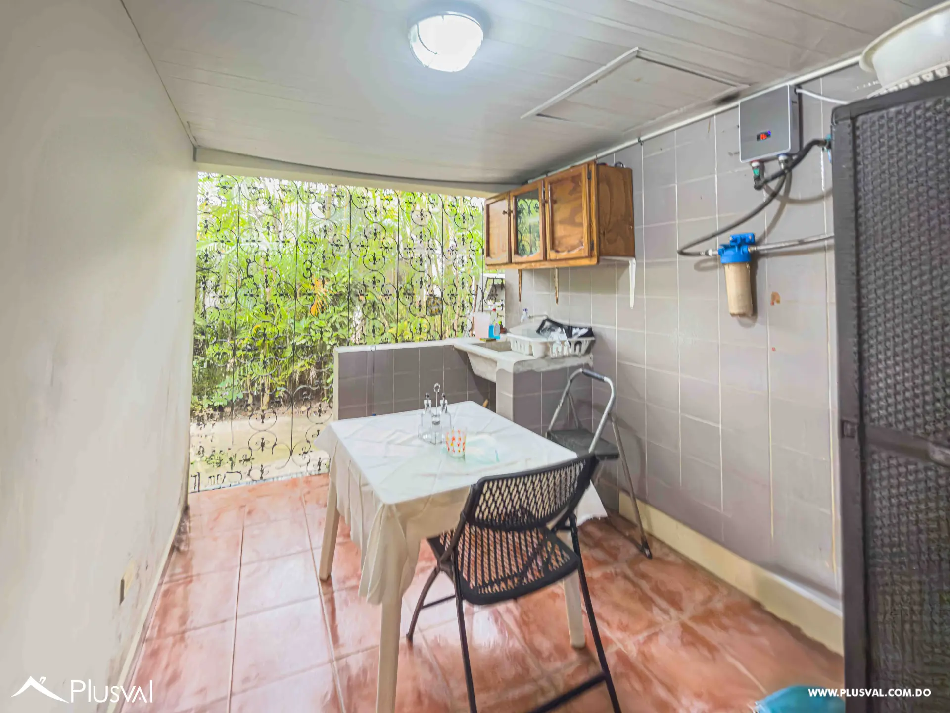 Villa en Venta en Juan Dolio con Piscina, Gazebo y Amplio Patio en Comunidad de Golf 496588