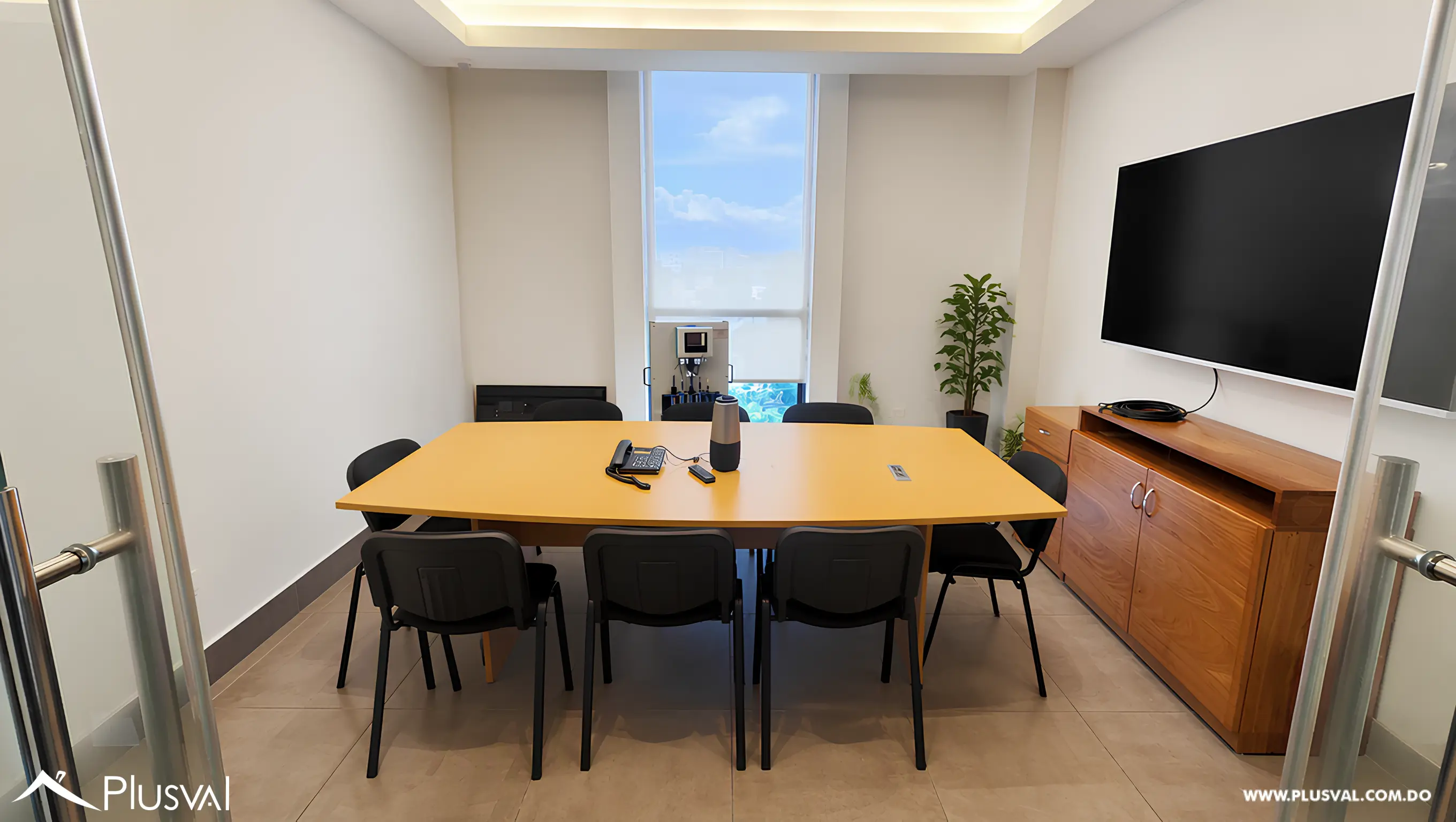 Amplio Local comercial en Torre Corporativa 520801