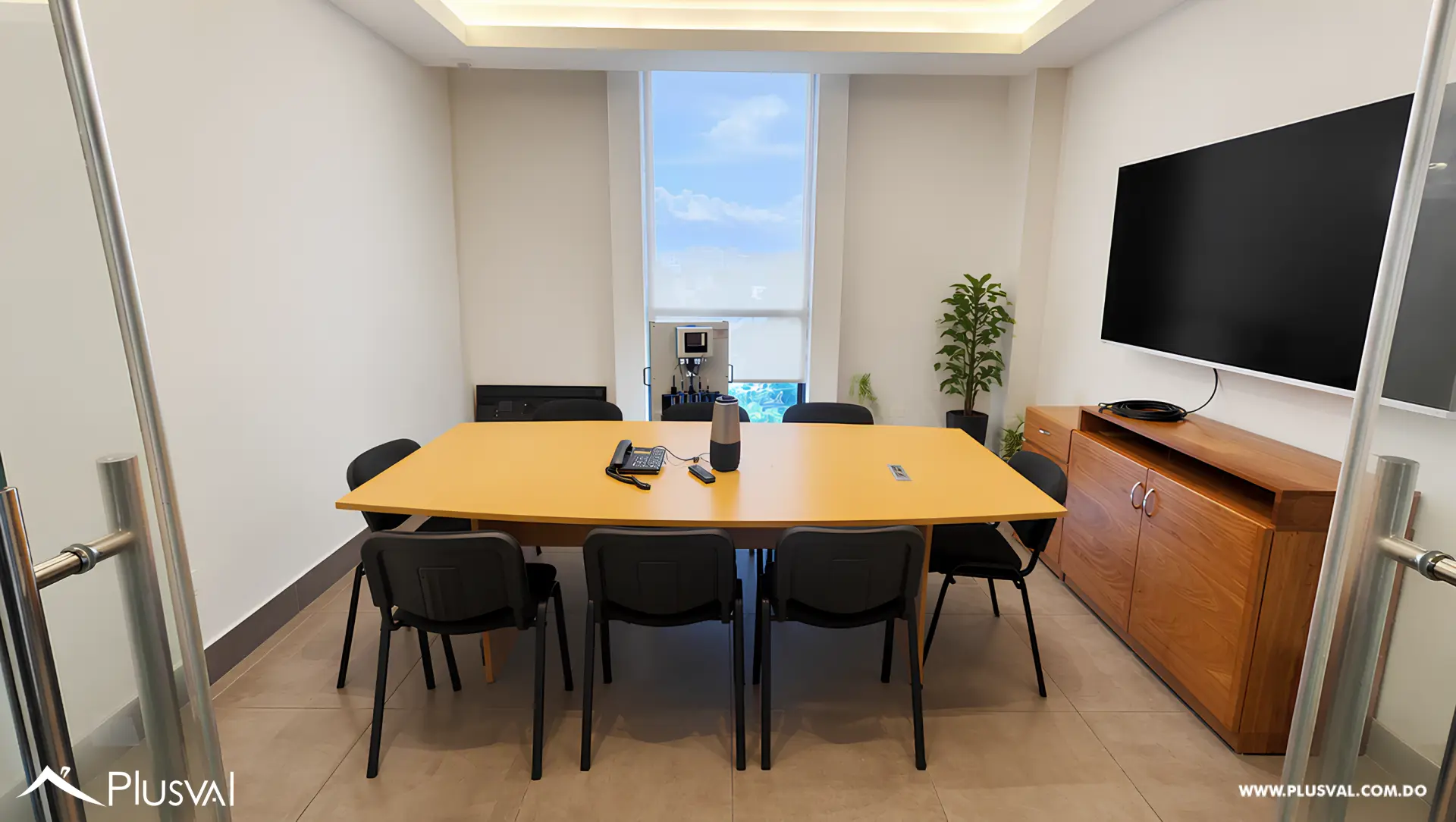 Amplio Local comercial en Torre Corporativa 520801
