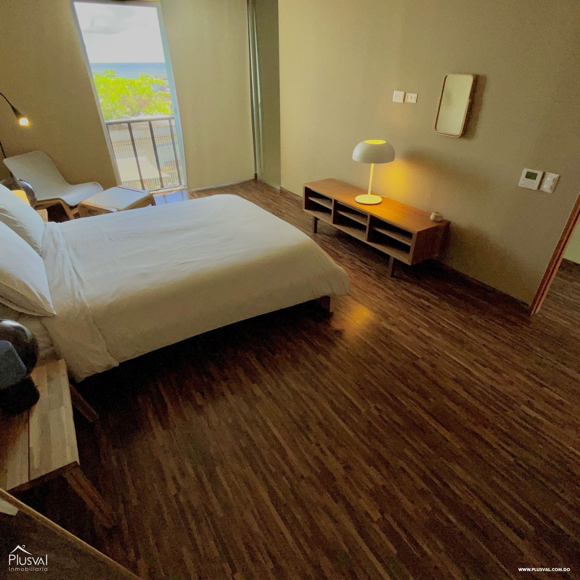 Vive la Historia en la Zona Colonial: Estudio Amueblado Moderno con Terraza 396356