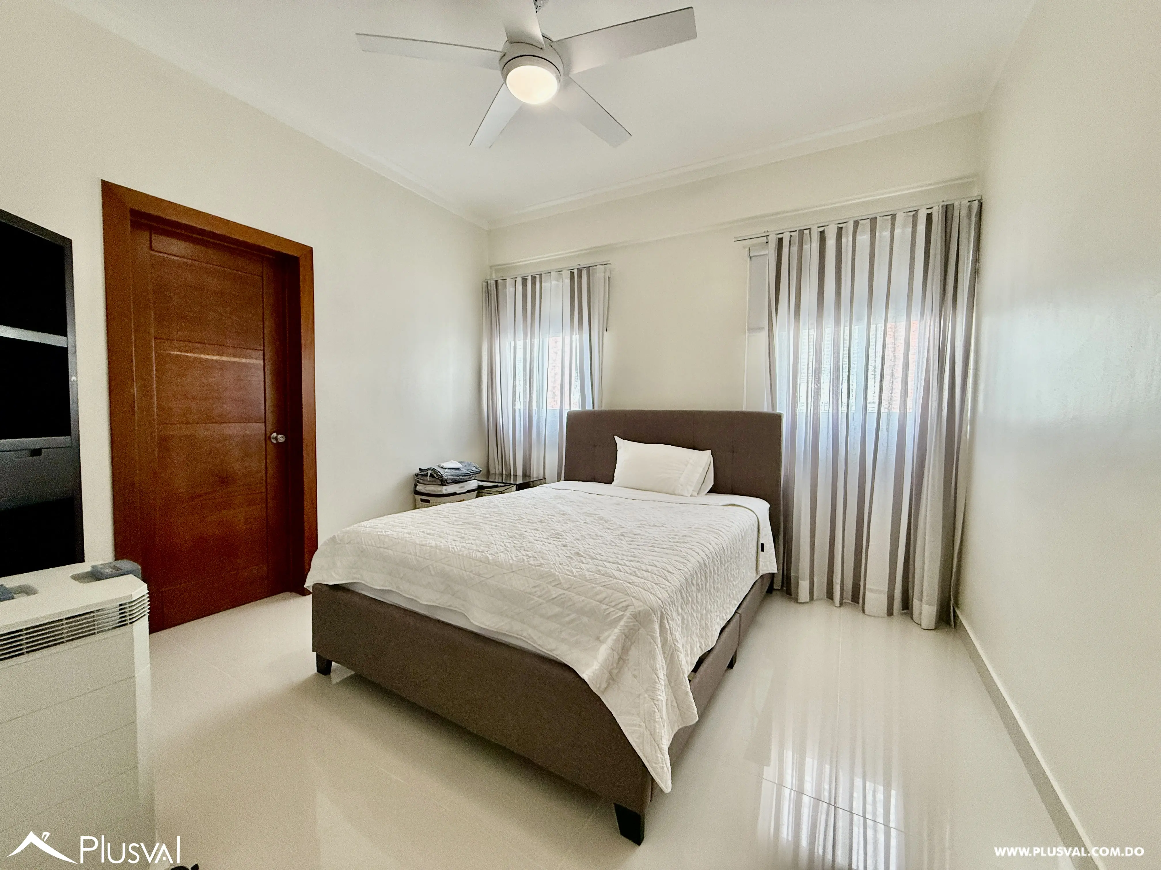 Apartamento familiar de 3 habitaciones en venta en Evaristo Morales 482624