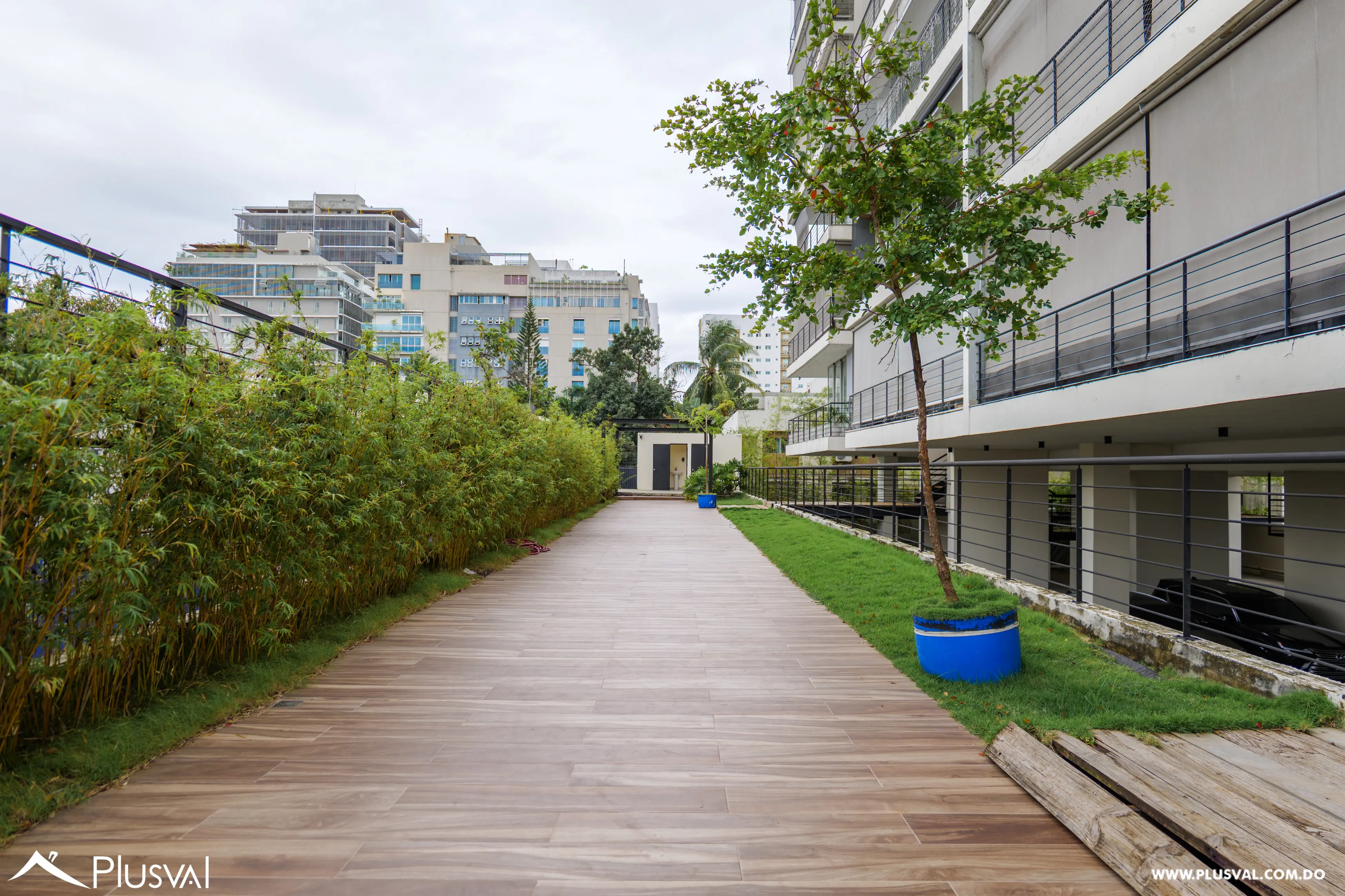 Bello apartamento en venta en Paraiso con  3 habitaciones + Estudio y Terraza 492971