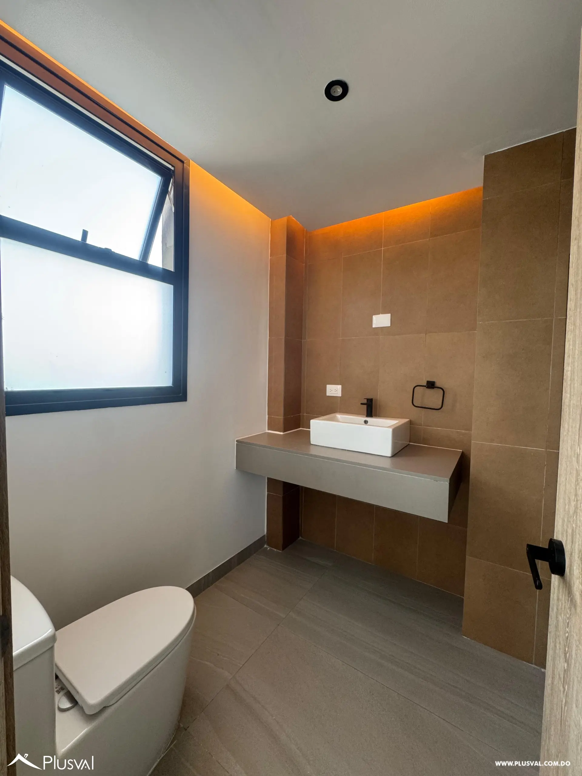 Apartamento de 2 habitaciones en alquiler en el exclusivo sector La Esmeralda. 469514
