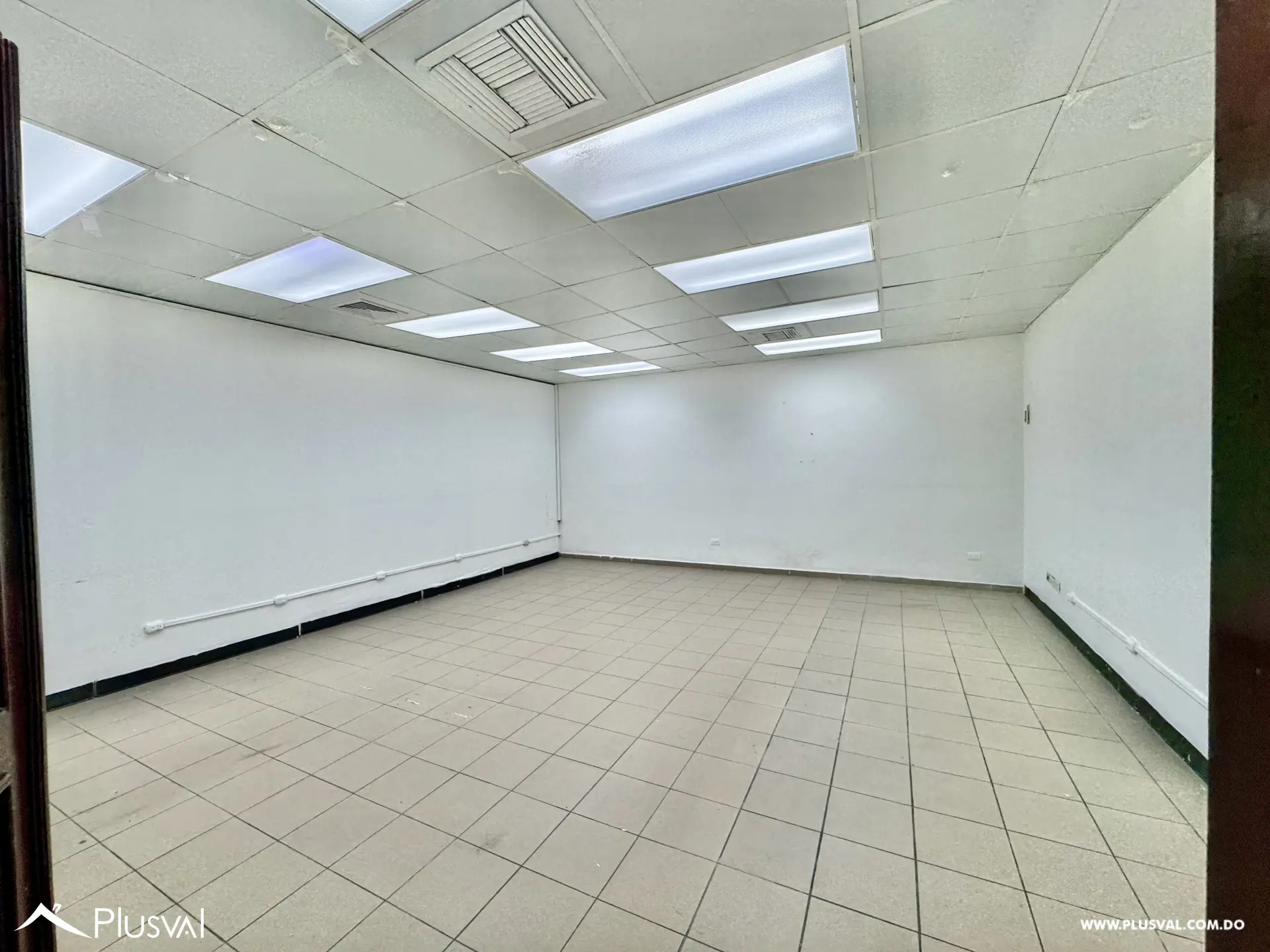 Alquilo Excelente Local Comercial en Torre Corporativa 519120