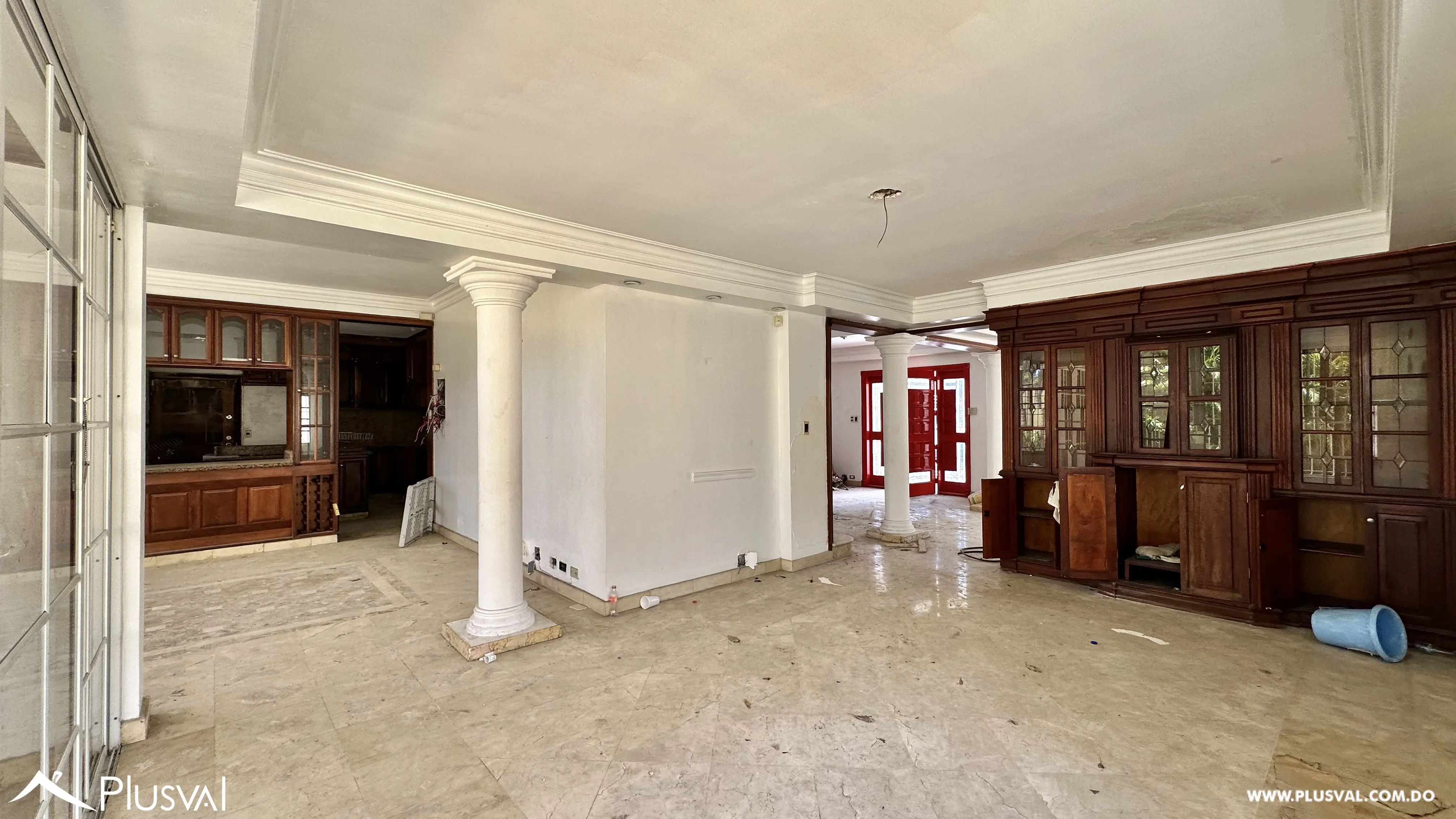 Local Comercial en Alquiler en Los Prados | 2 Niveles y 7 Parqueos 499902