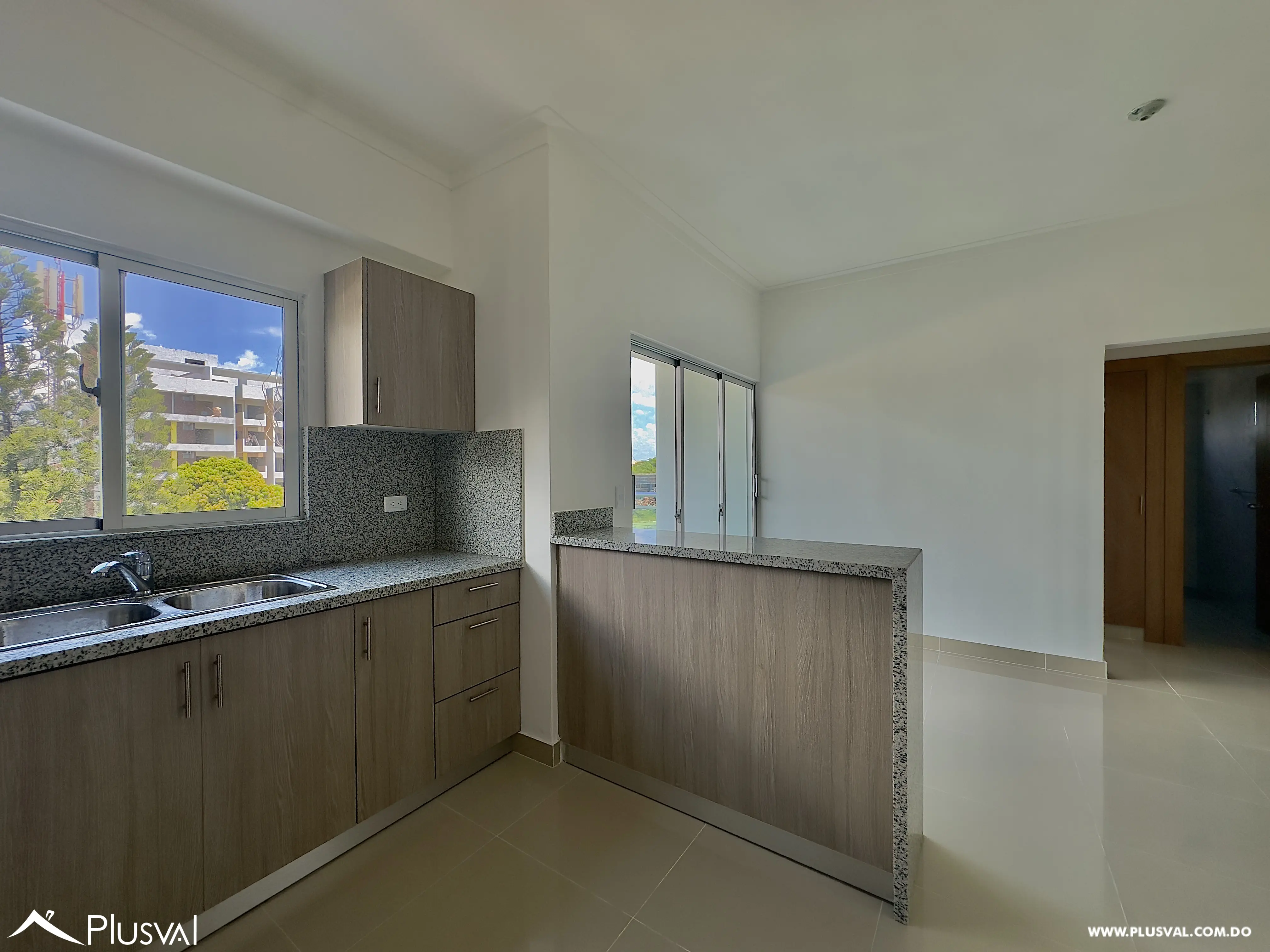 Apartamento en alquiler de 3 habitaciones en Urbanización Tropical 459786