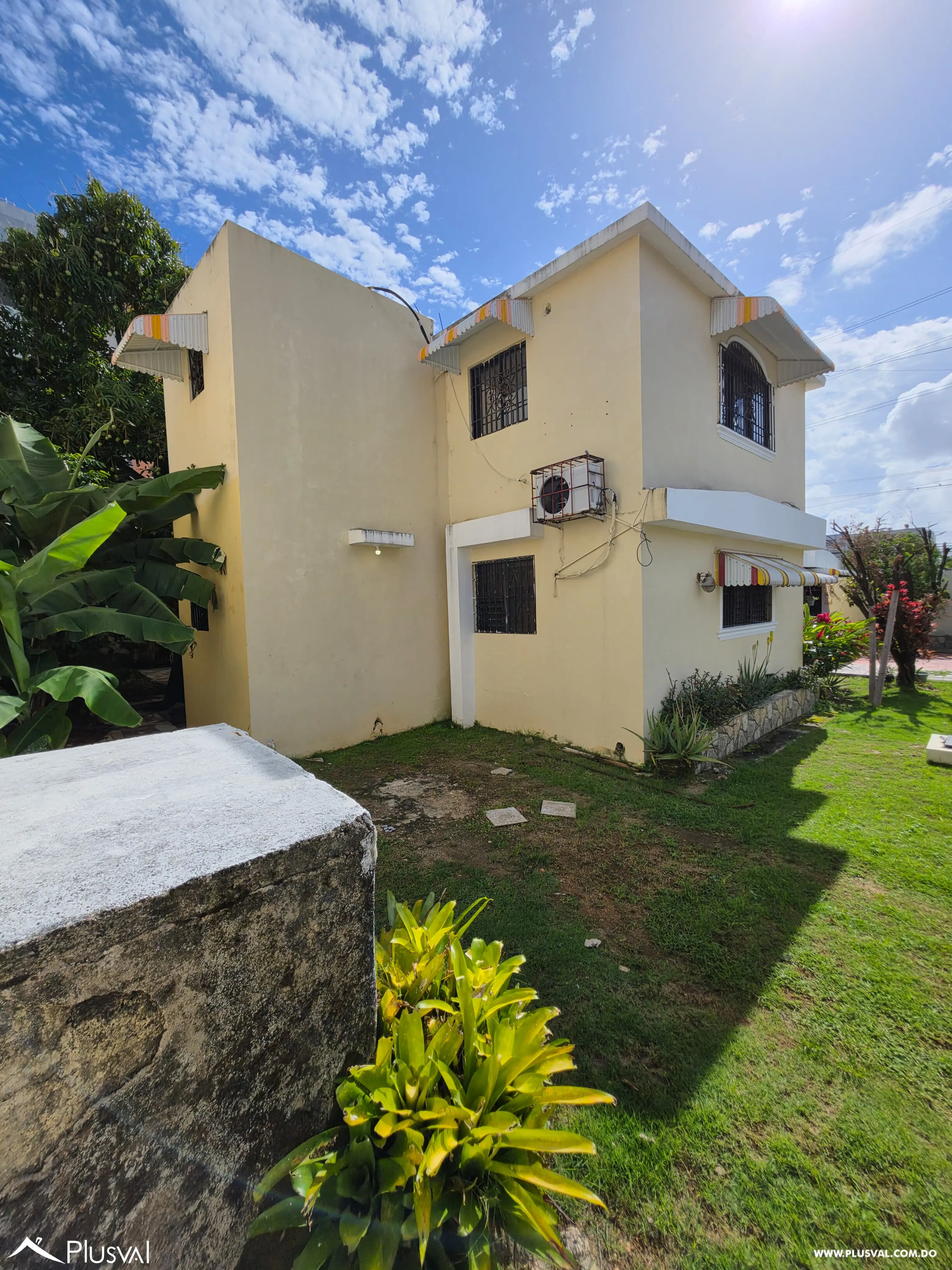 Casa en Venta con Gran Potencial Comercial Próxima a Sabana Larga en Ensanche Ozama 499363