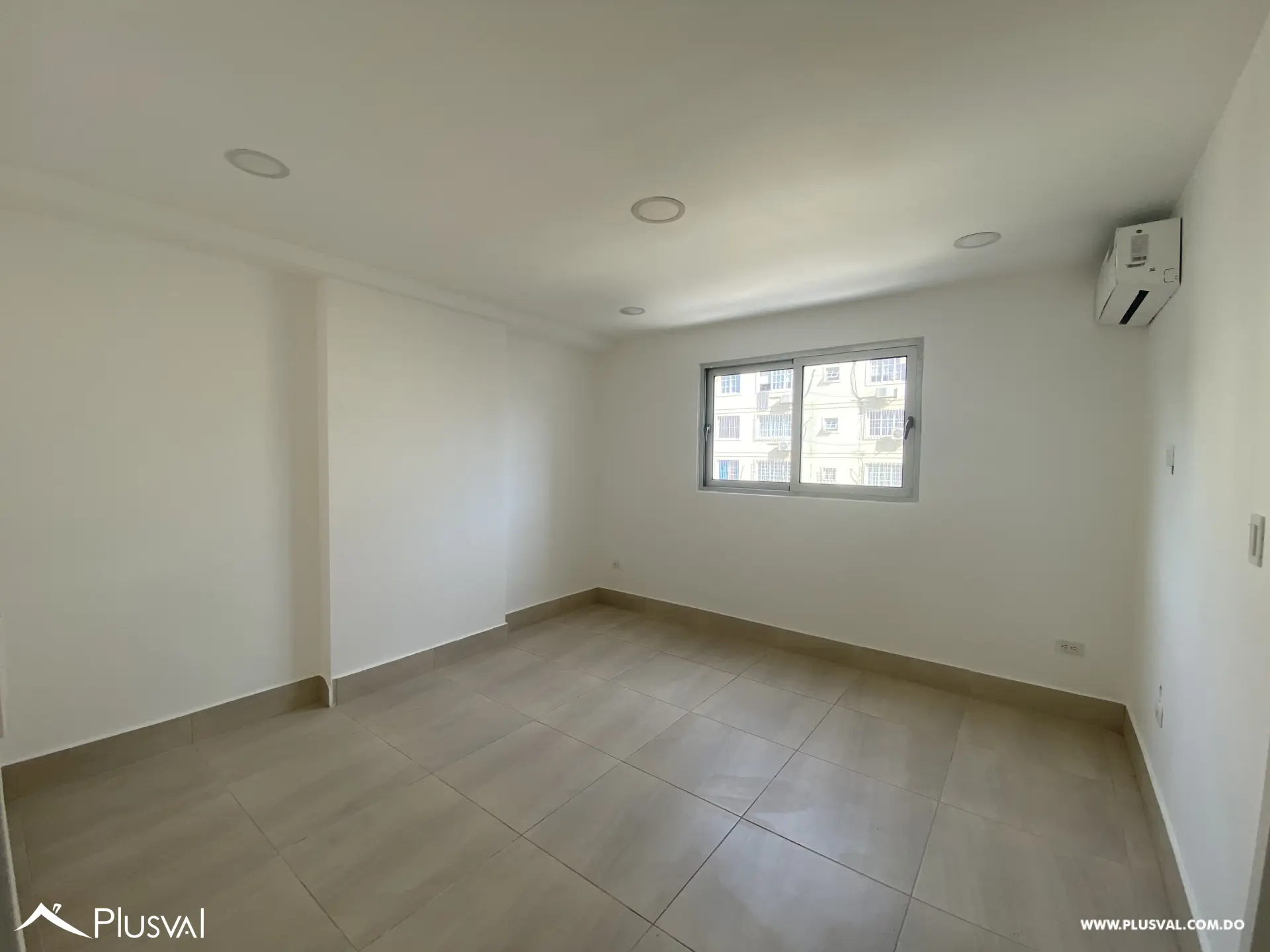 Alquilo Excelente y Amplio Apartamento en Zona Exclusiva en  La Esperilla 467478