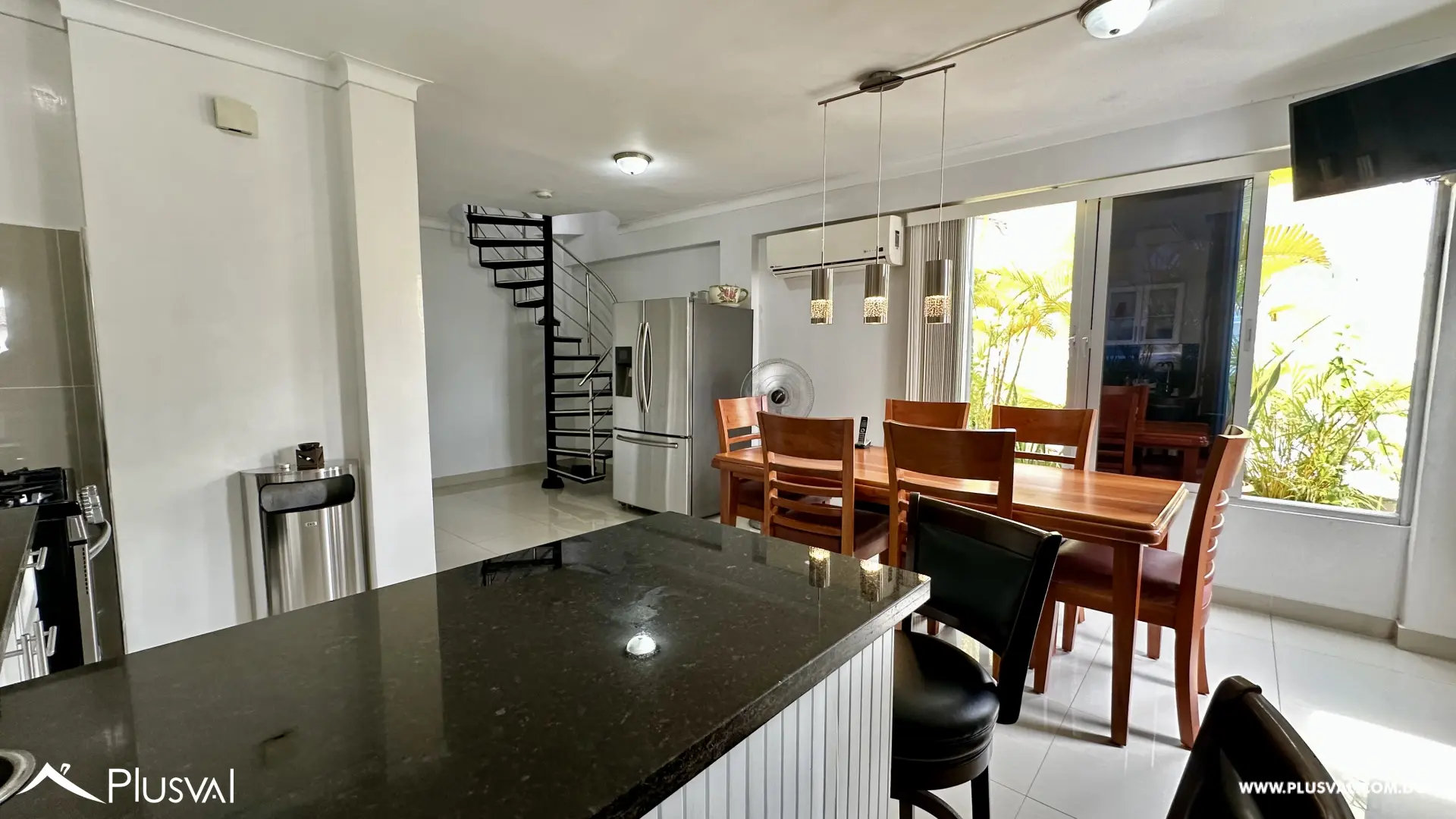 Apartamento de dos niveles en venta en Gazcue 513884