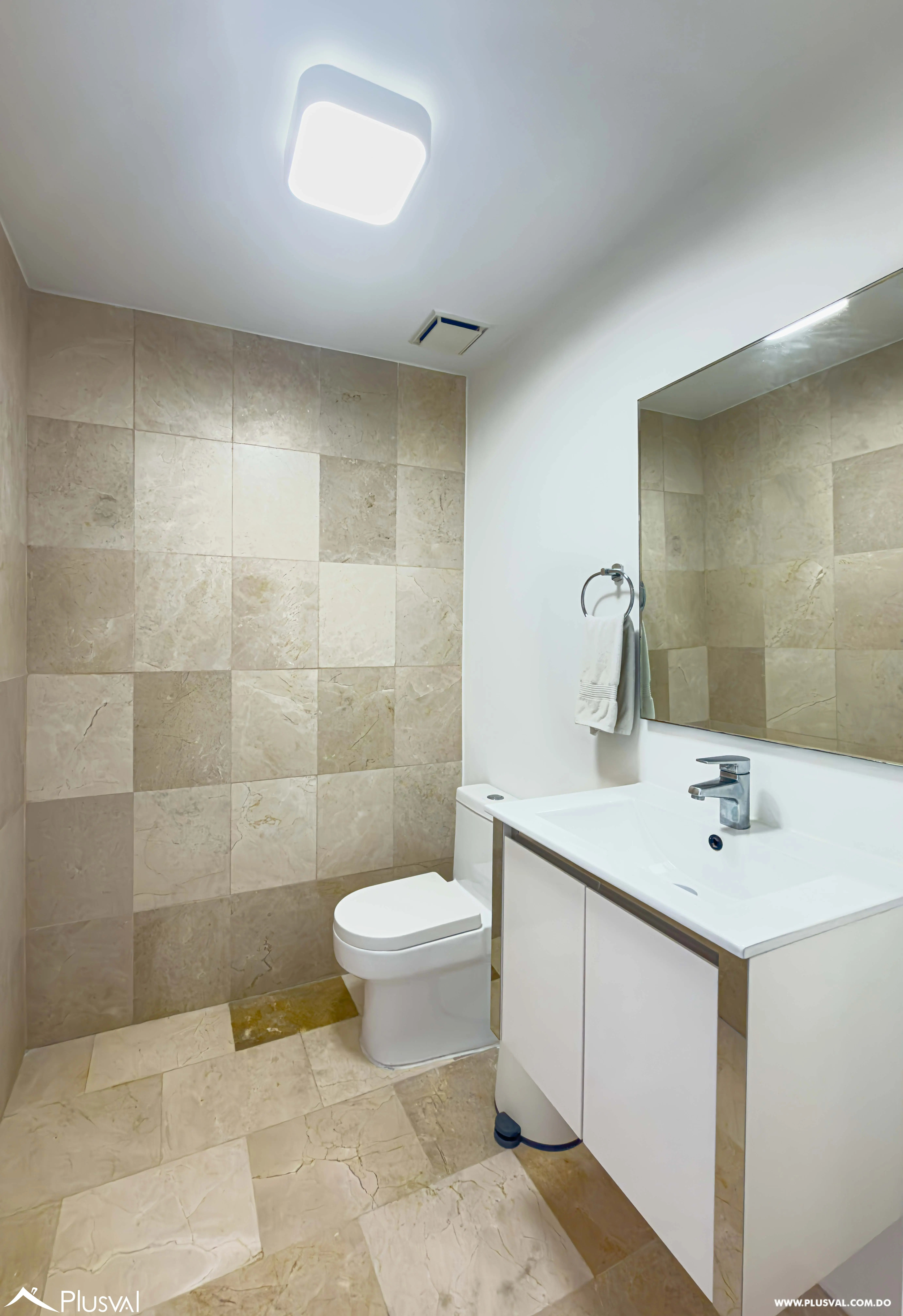 Elegante Apartamento Amueblado en Alquiler en Naco con 2 Habitaciones y Piso Alto 496575