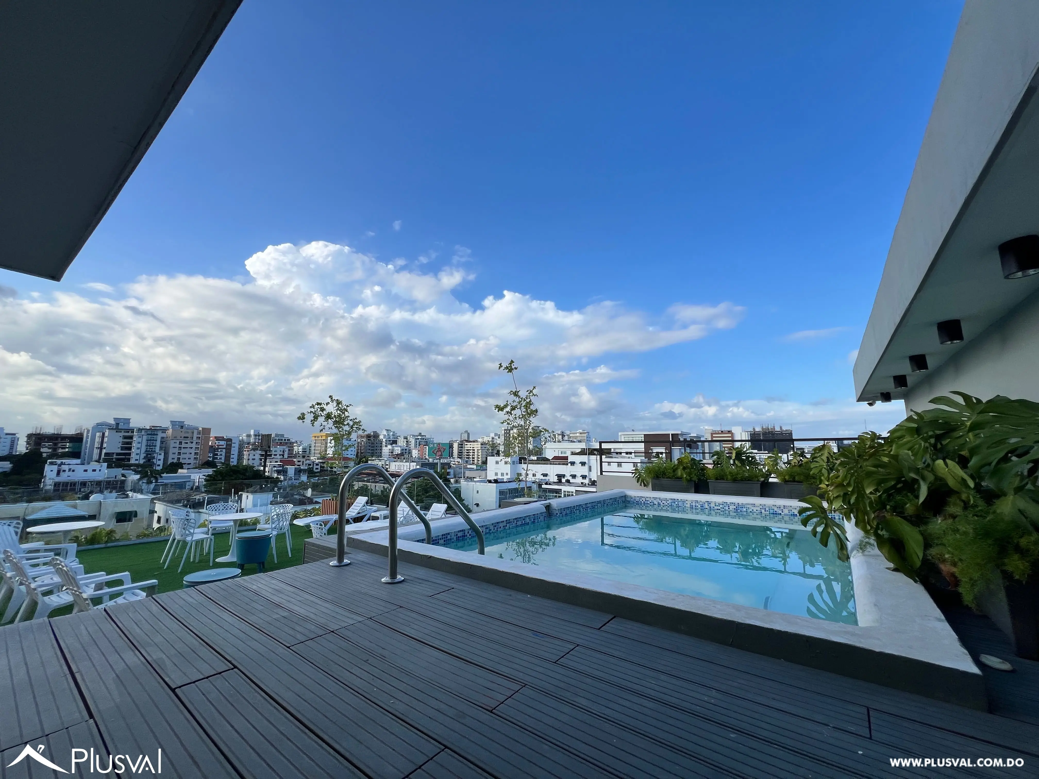 Apartamento en venta en Bella Vista, de tres habitaciones, edif de 7 niveles. 528361