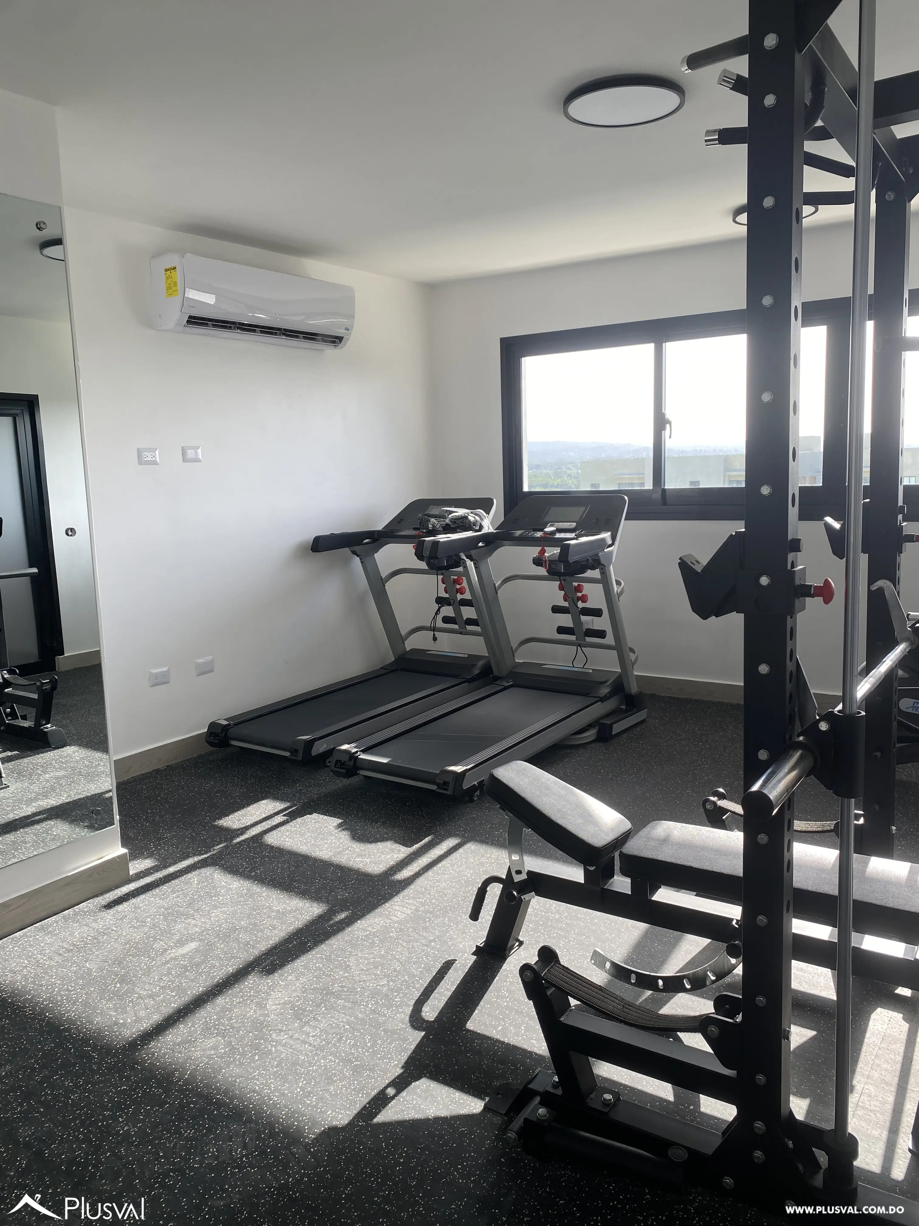 Apartamento en 4to nivel con ascensor, ubicado en una moderna torre próxima al Aeropuerto Internacional del Cibao, ideal para vivir o invertir. 518532