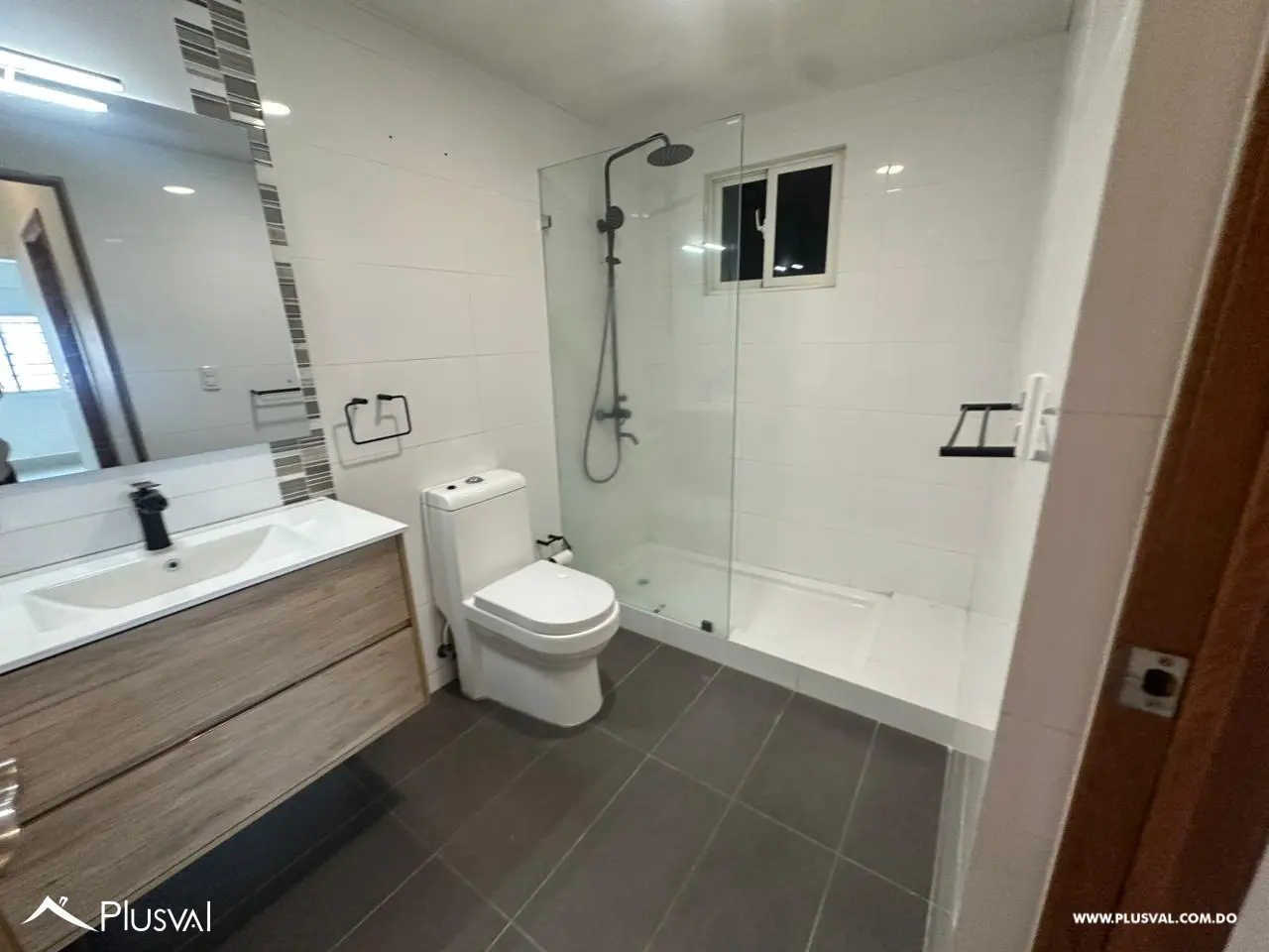 Alquiler de apartamento de 3 habitaciones en Evaristo Morales 470021