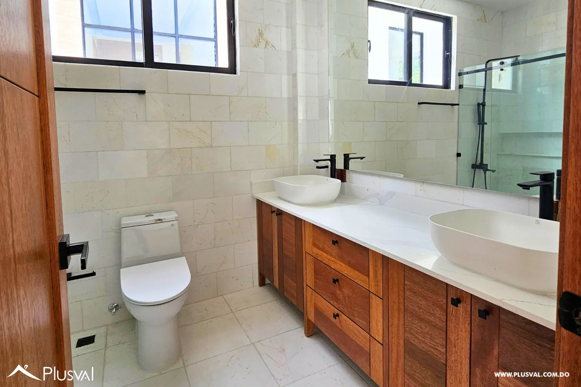 Casa en Residencial Cerrado en Alquiler con Línea Blanca en Arroyo Hondo 509176